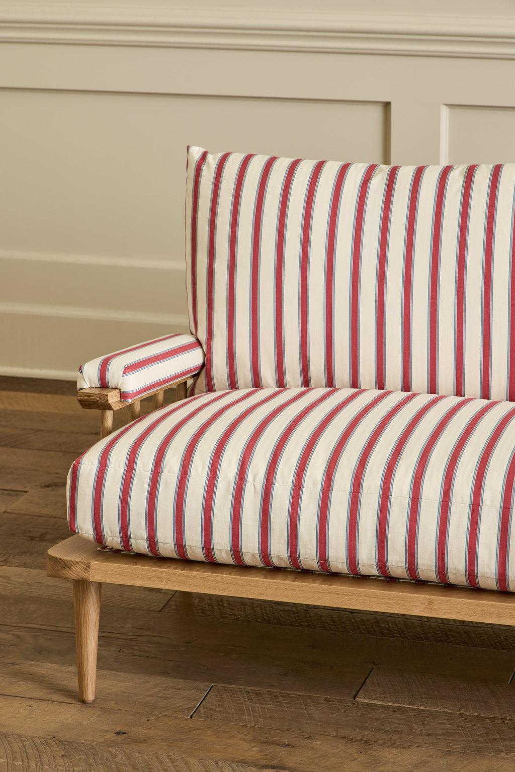 Nicky Kehoe - Spindle Back Viewing Settee