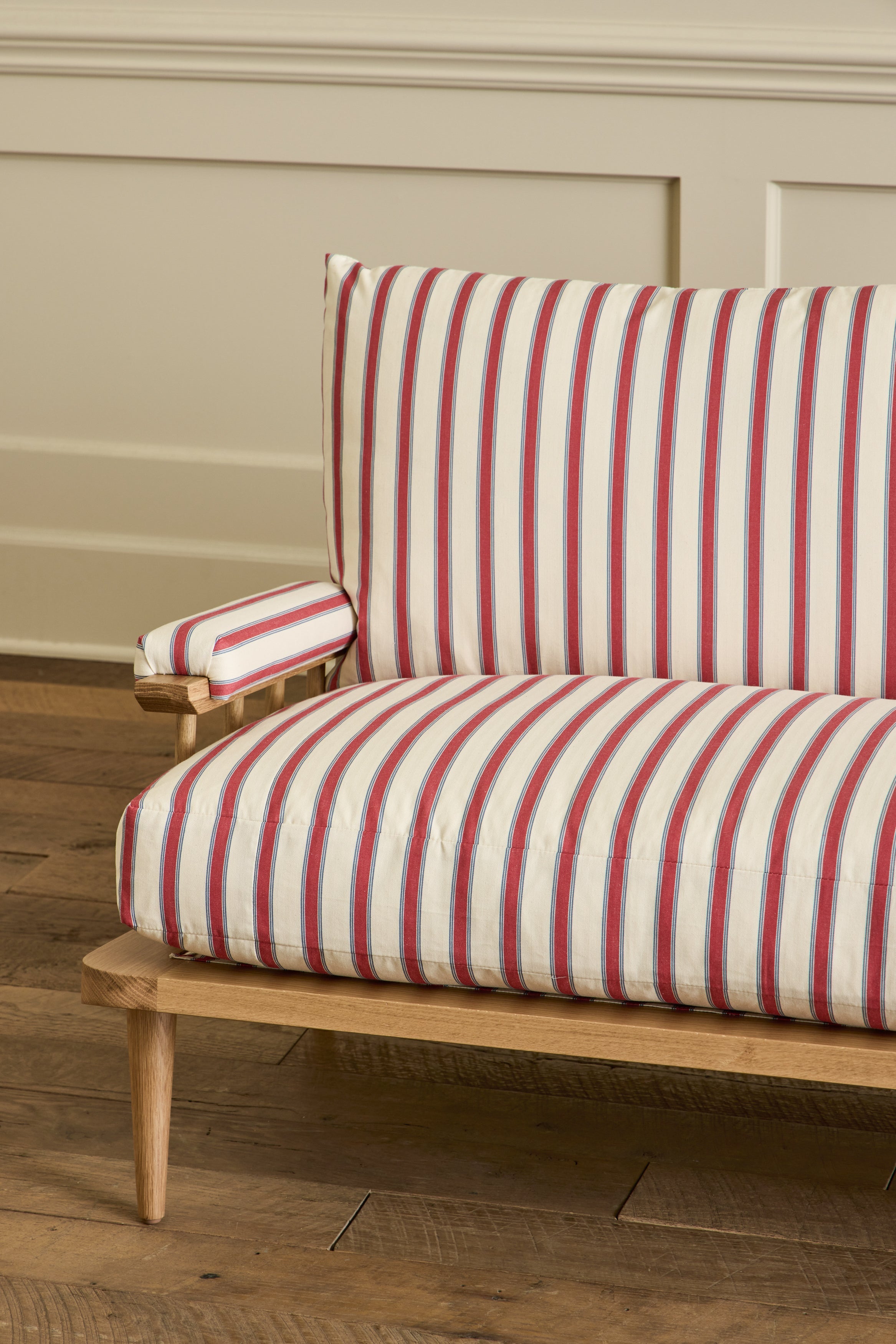 Nicky Kehoe - Spindle Back Viewing Settee