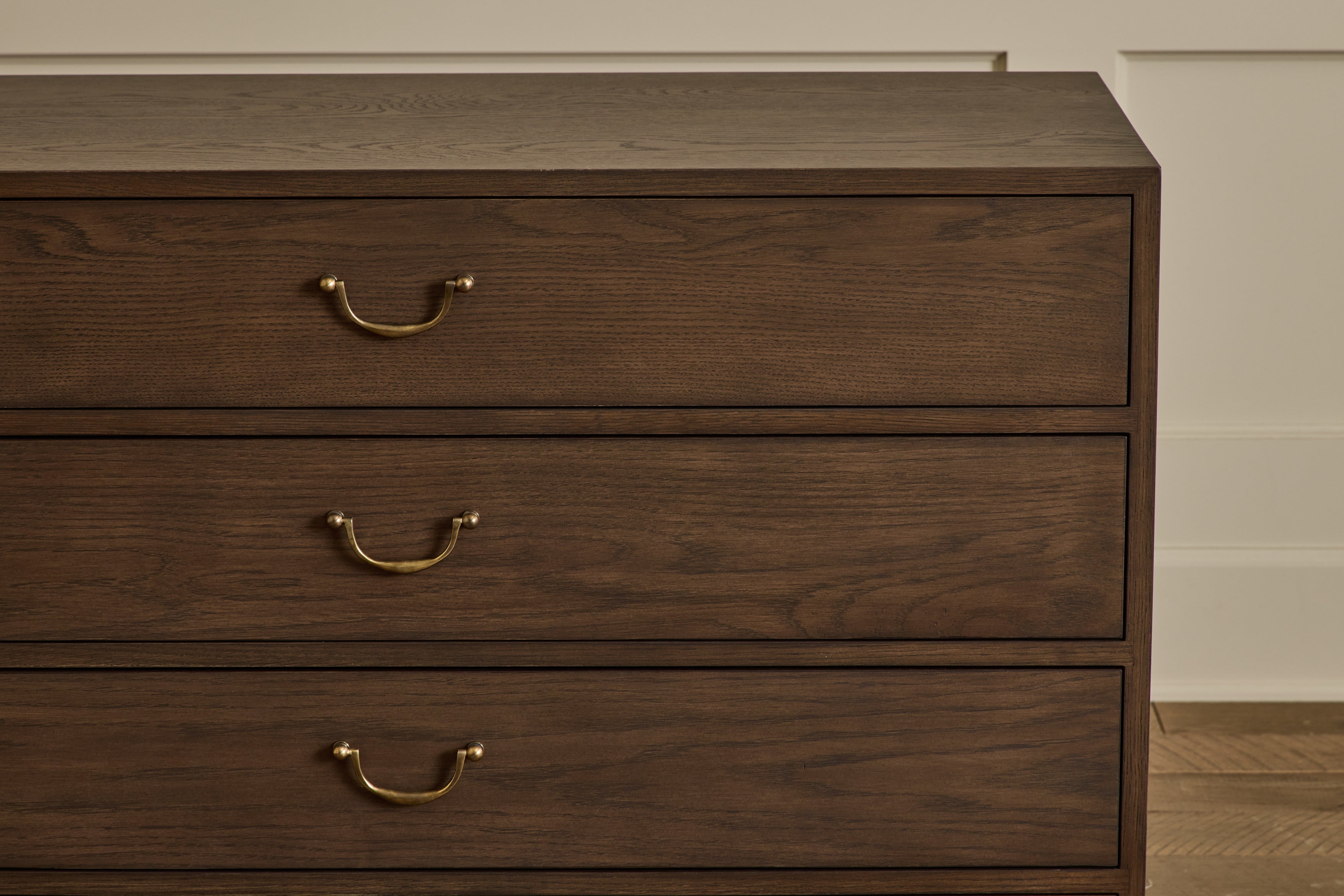 Nicky Kehoe - Campaign Dresser, 42"