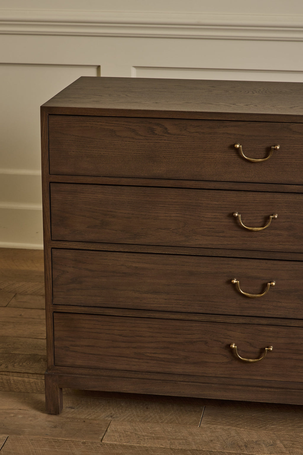 Nicky Kehoe - Campaign Dresser, 42"