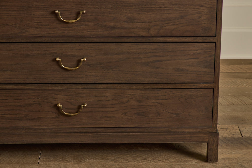 Nicky Kehoe - Campaign Dresser, 42"