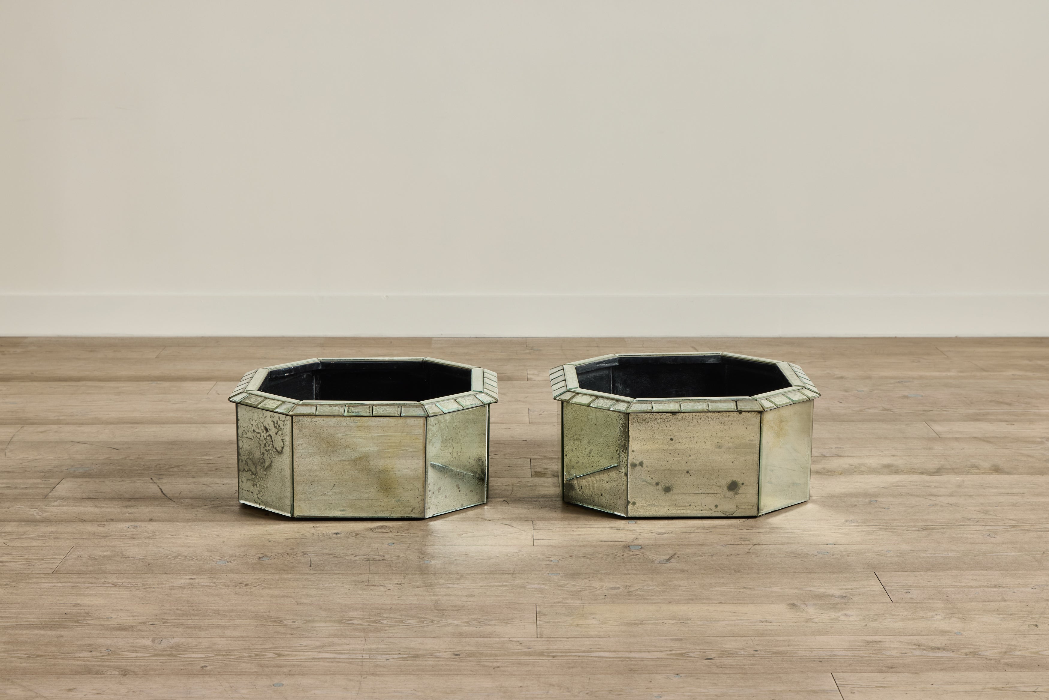 Nicky Kehoe - 1950s Mirrored Cache Pots