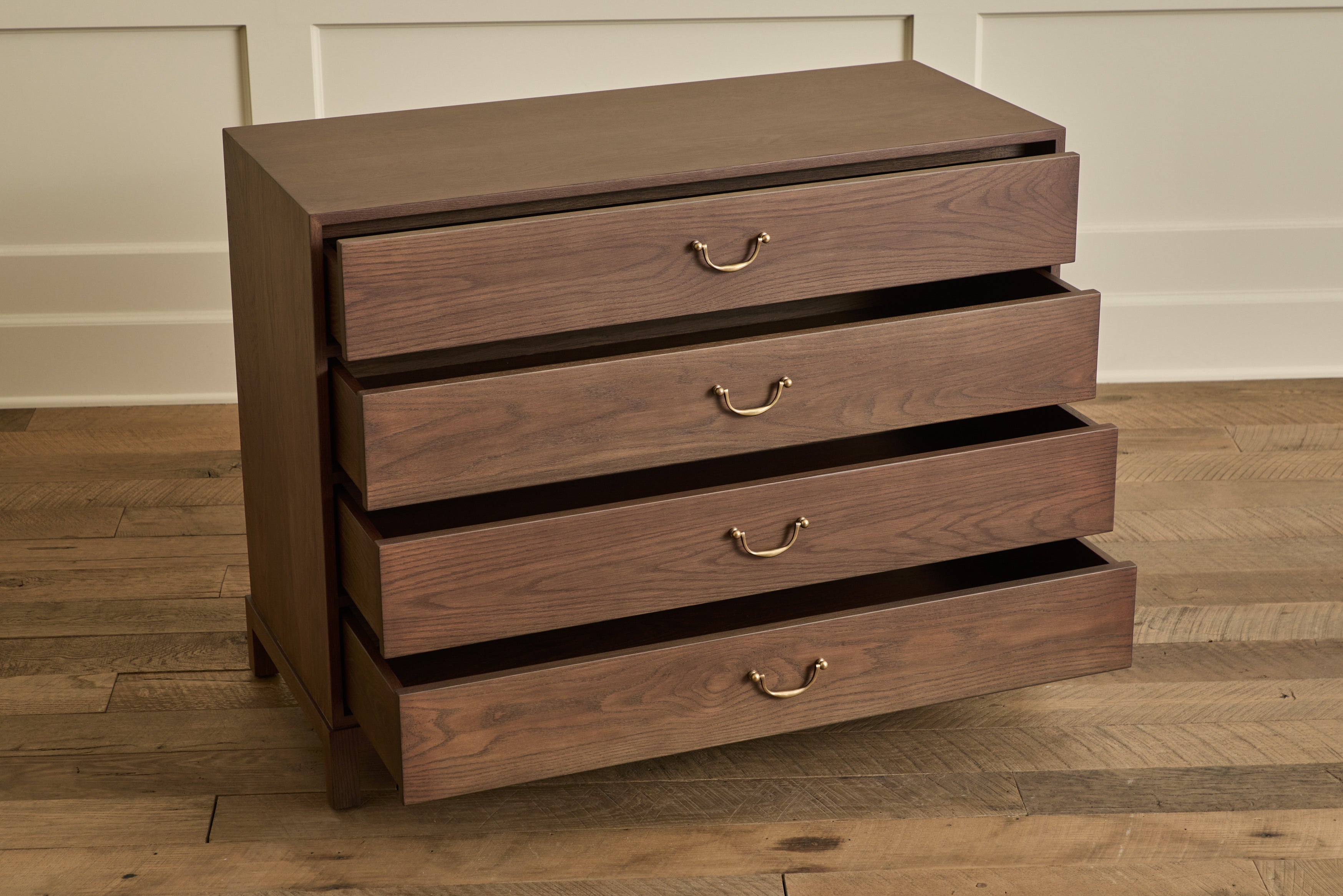 Nicky Kehoe - Campaign Dresser, 42"