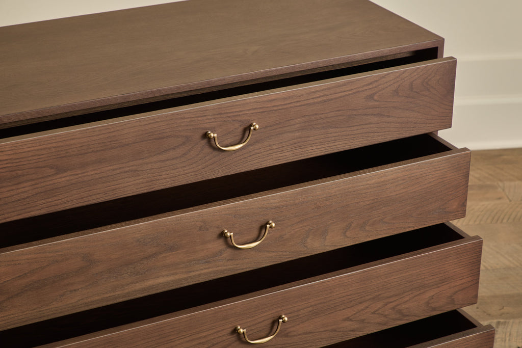 Nicky Kehoe - Campaign Dresser, 42"