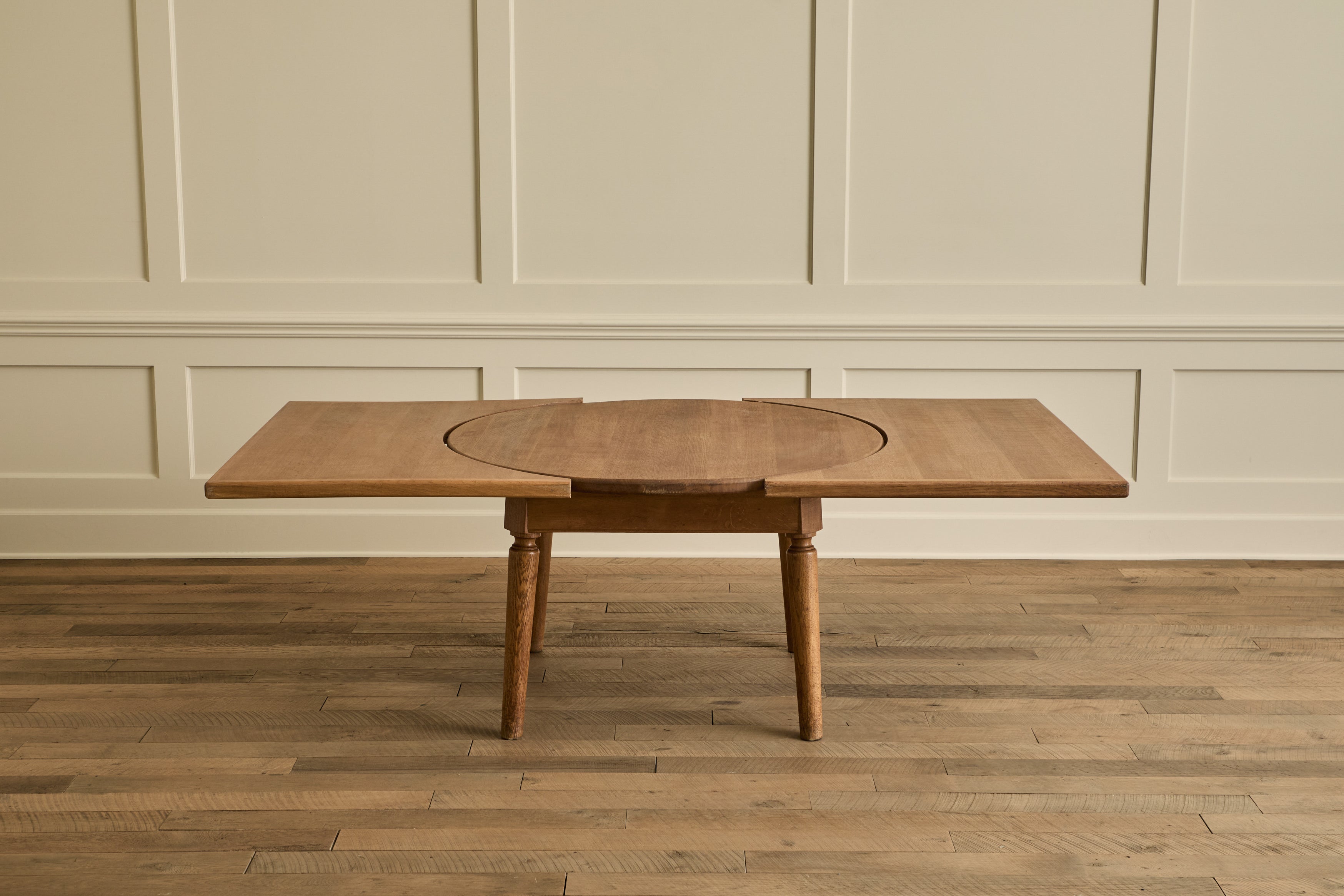 Nicky Kehoe - Round Oak Wood Extension Table