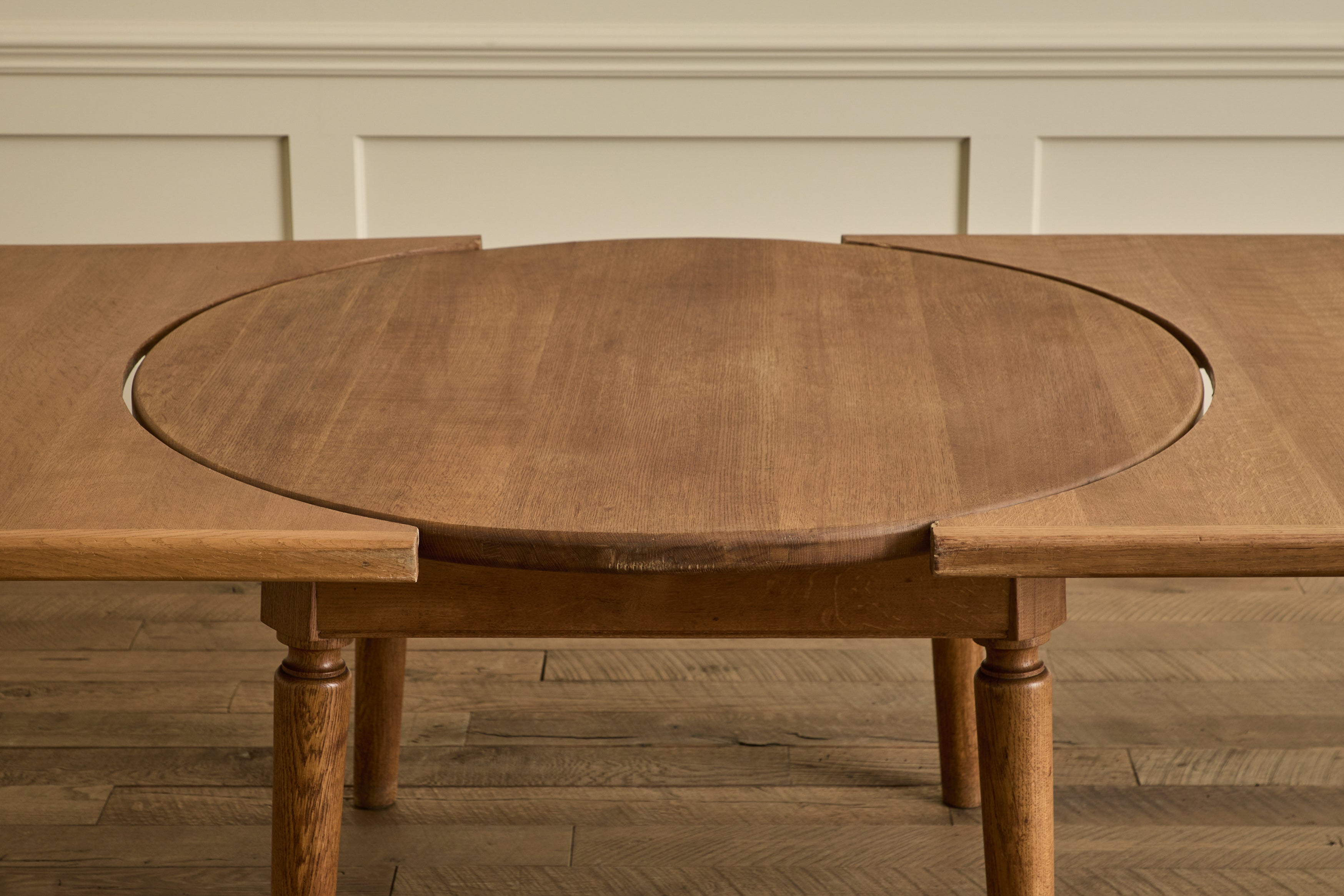 Nicky Kehoe - Round Oak Wood Extension Table
