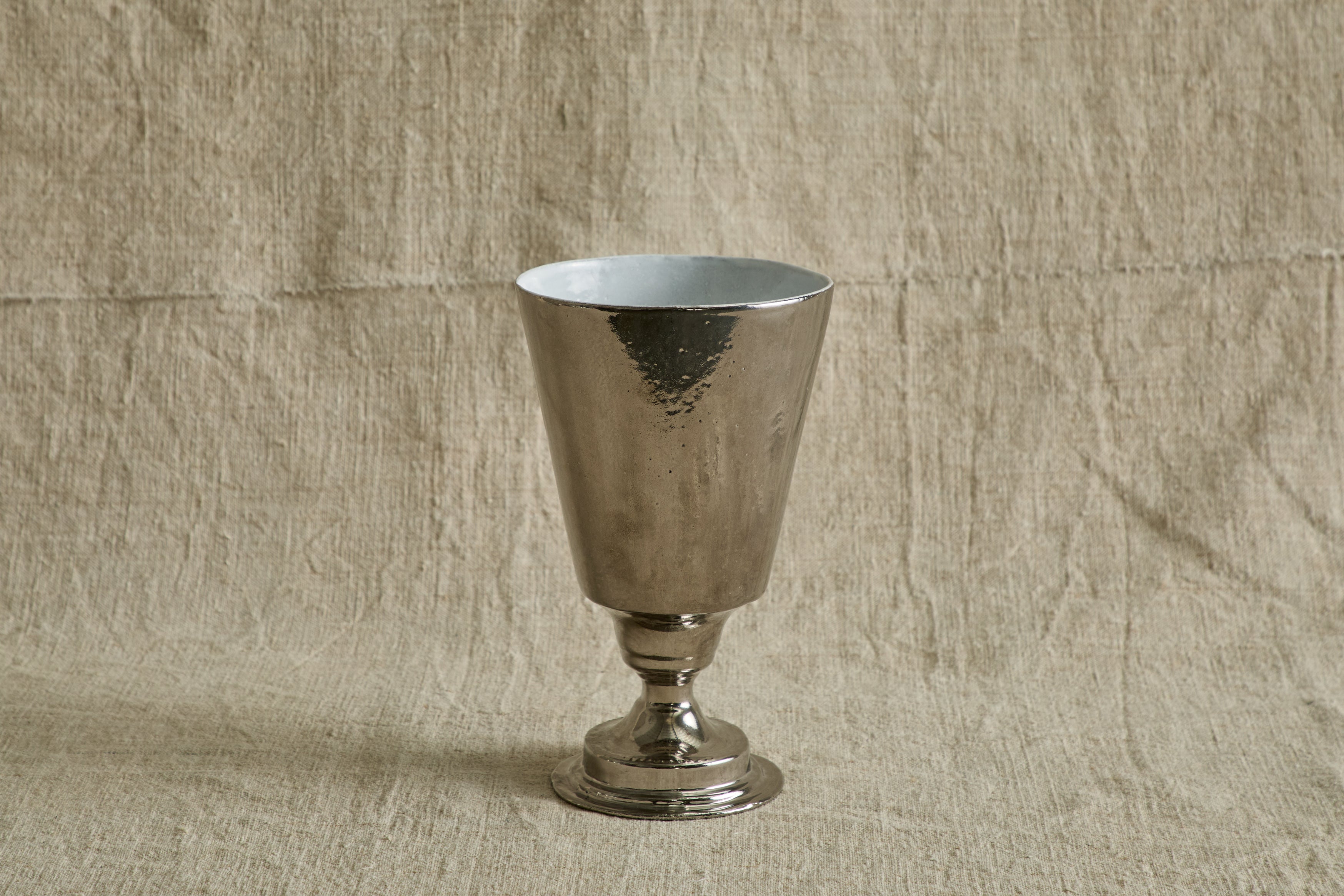 Nicky Kehoe - Small Simple Vase with Platinum Exterior