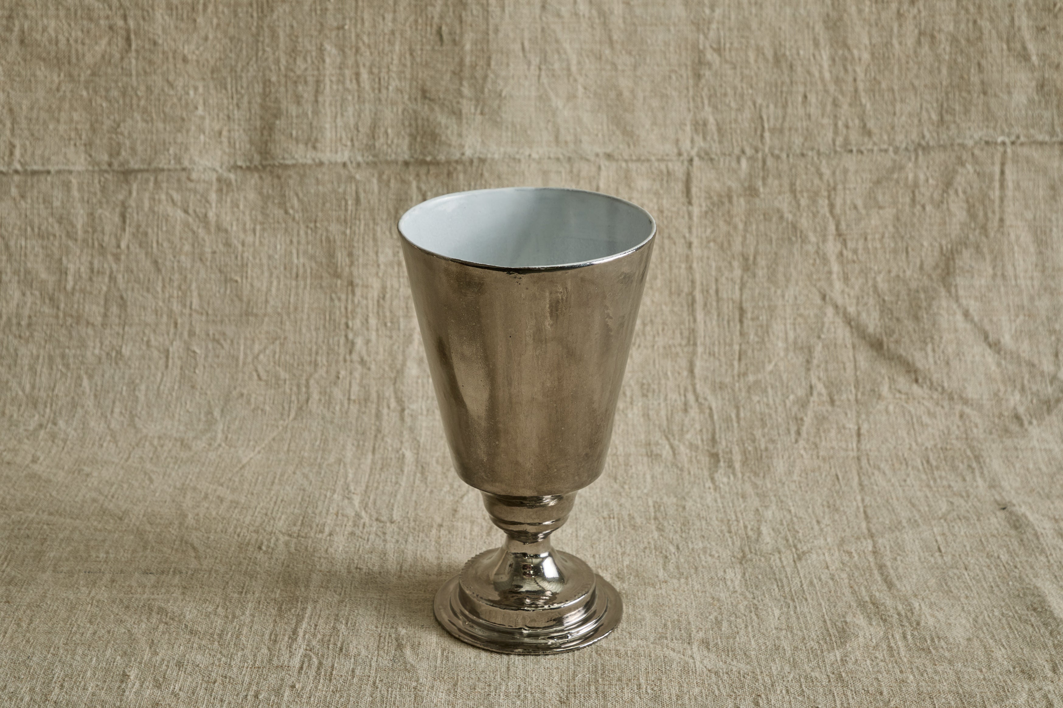 Nicky Kehoe - Small Simple Vase with Platinum Exterior