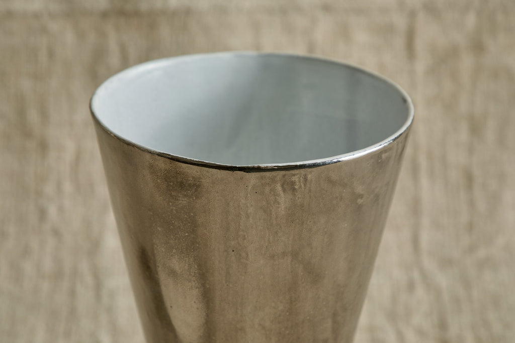 Nicky Kehoe - Small Simple Vase with Platinum Exterior