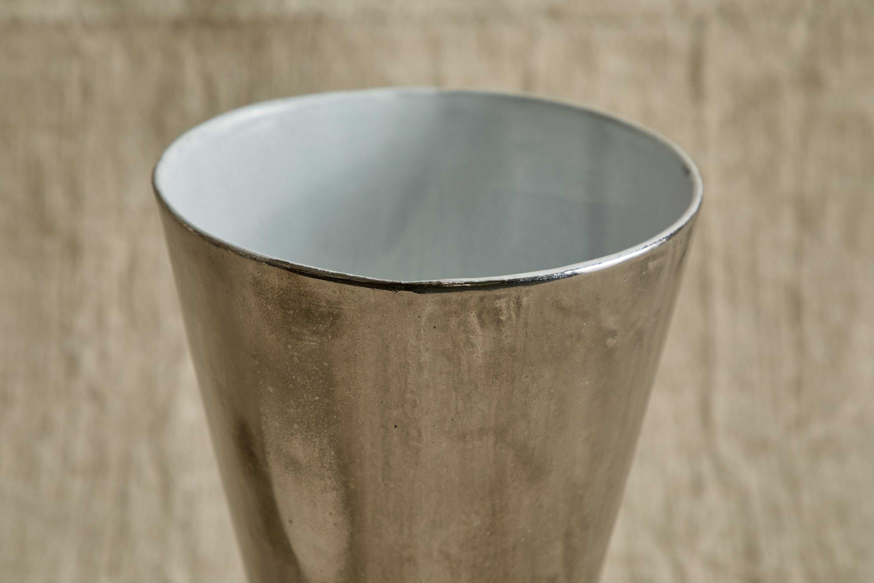 Nicky Kehoe - Small Simple Vase with Platinum Exterior