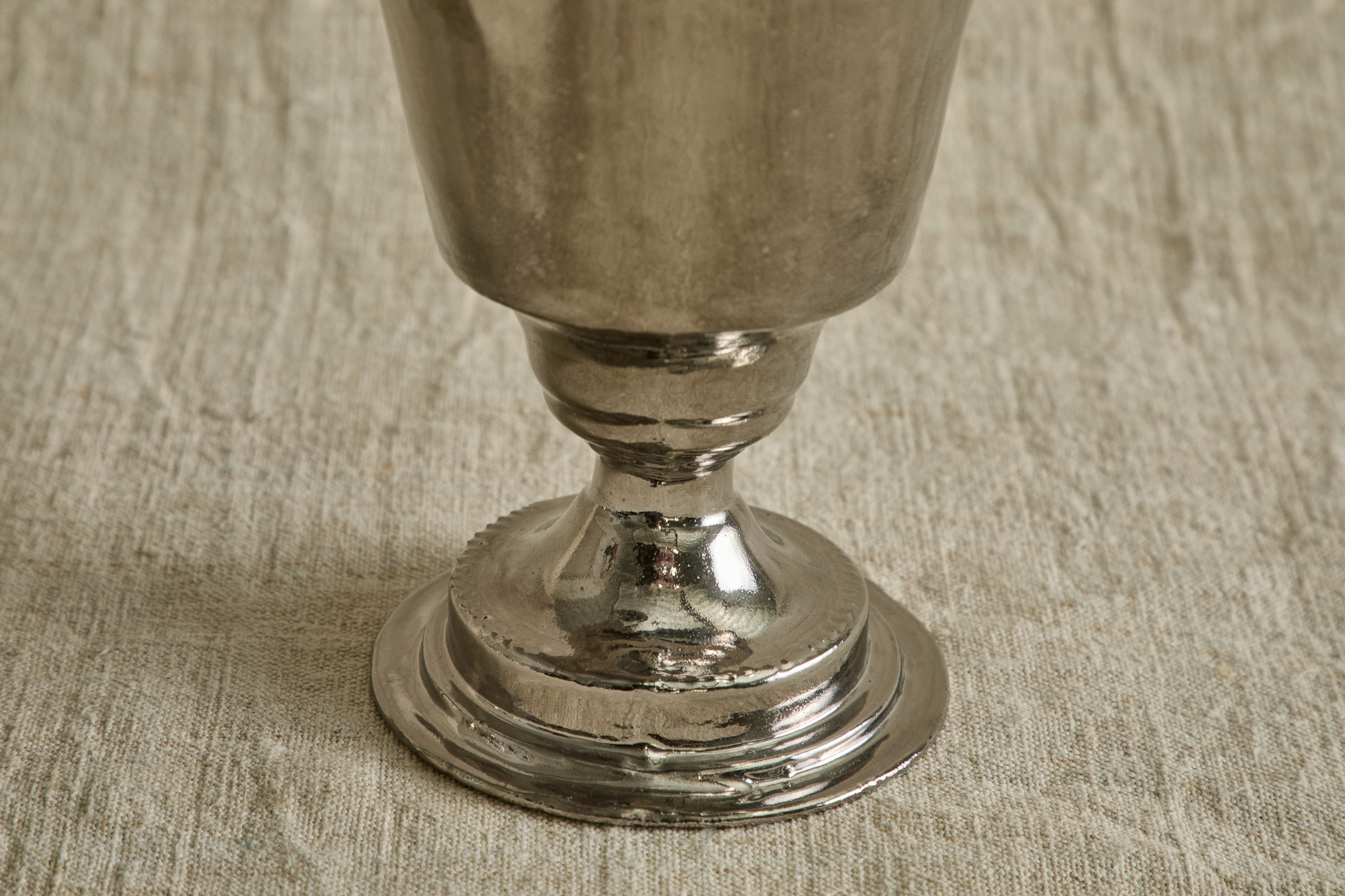 Nicky Kehoe - Small Simple Vase with Platinum Exterior
