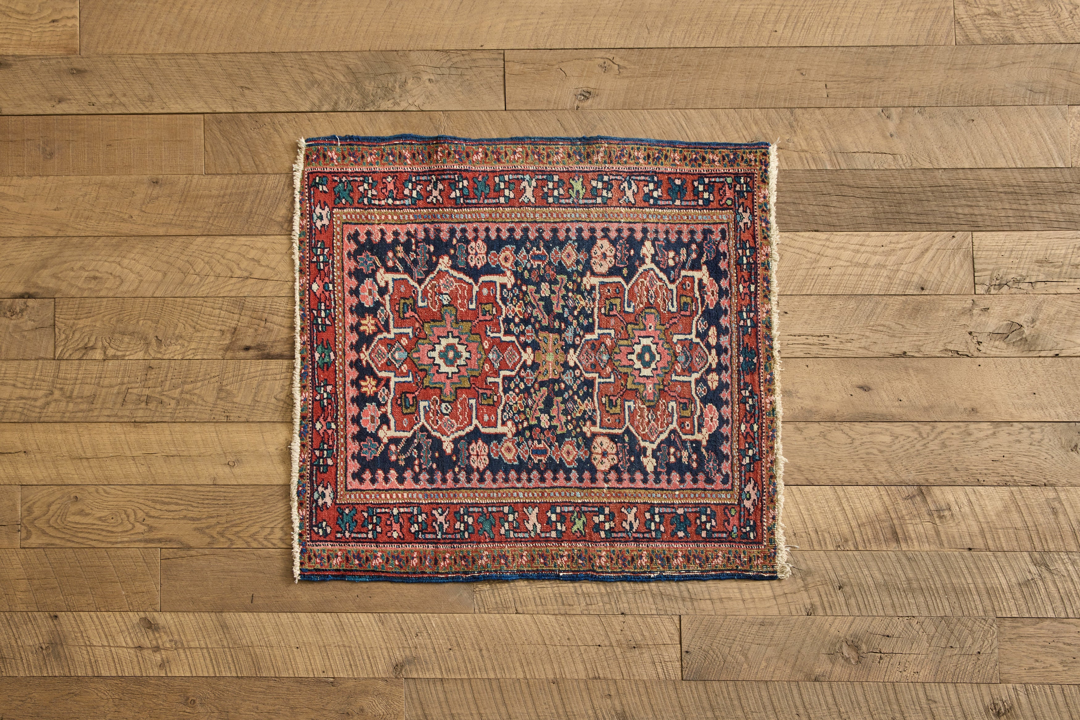 Nicky Kehoe - VTG SQUARE HERIZ THROW RUG 3' X 3'2