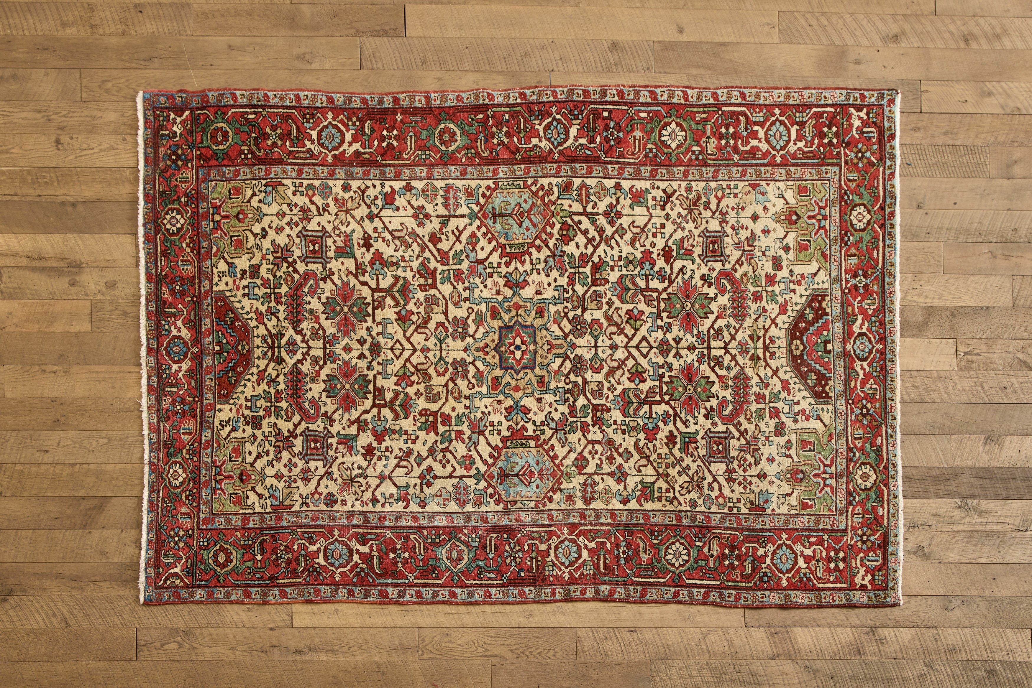 Nicky Kehoe - VTG FLORAL HERIZ RUG 6'9 X 9'9