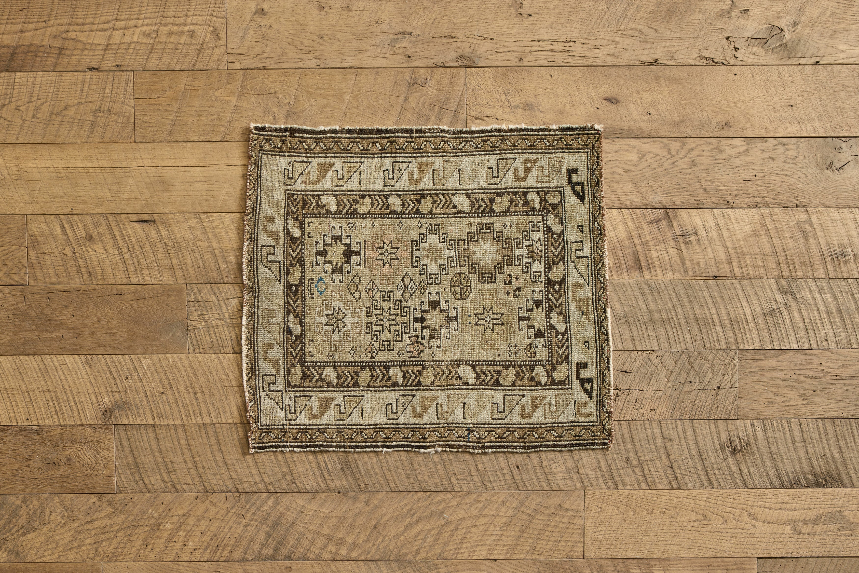 Nicky Kehoe - VTG BEIGE & BROWN TRIBAL THROW RUG 2 X 2