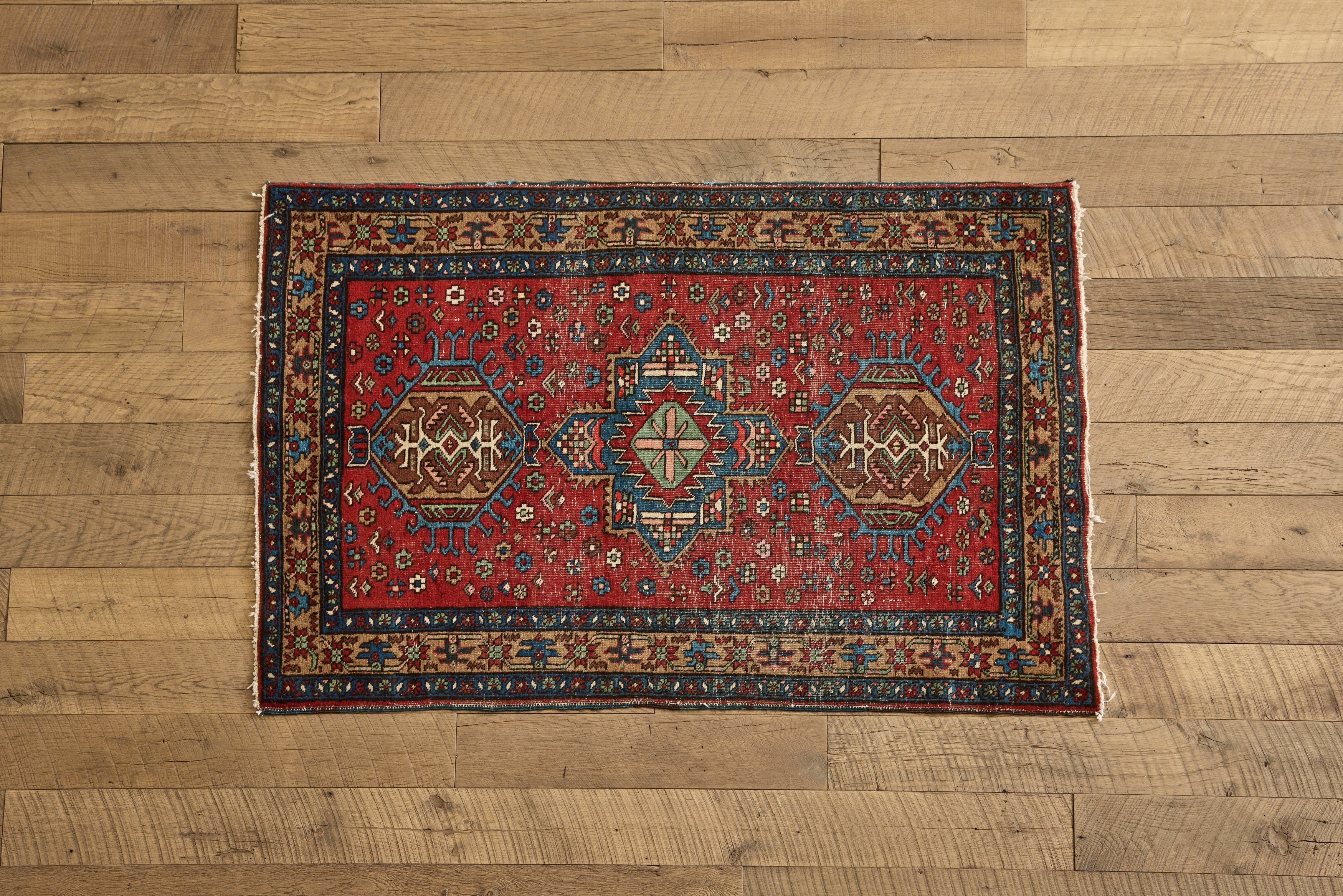 Nicky Kehoe - VTG FLORAL HERIZ THROW RUG 3'1 X 4'8