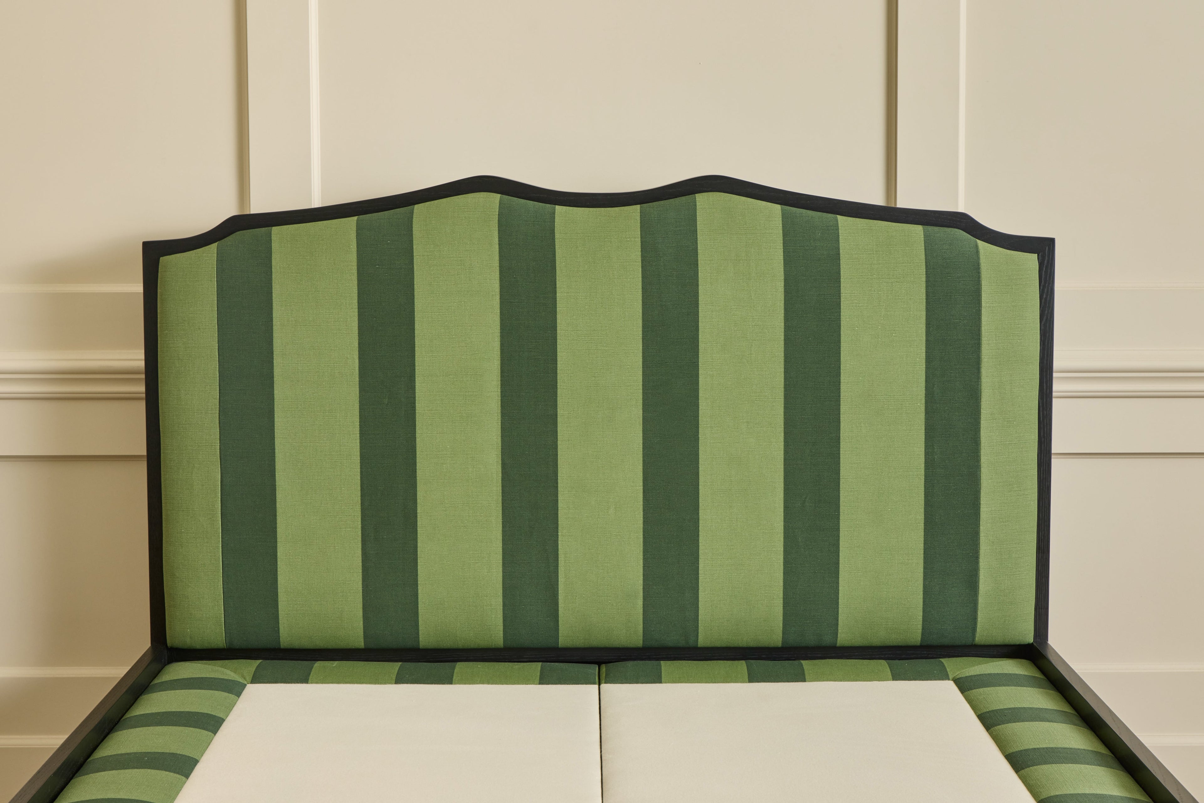 Nicky Kehoe - Curved Bed, Queen