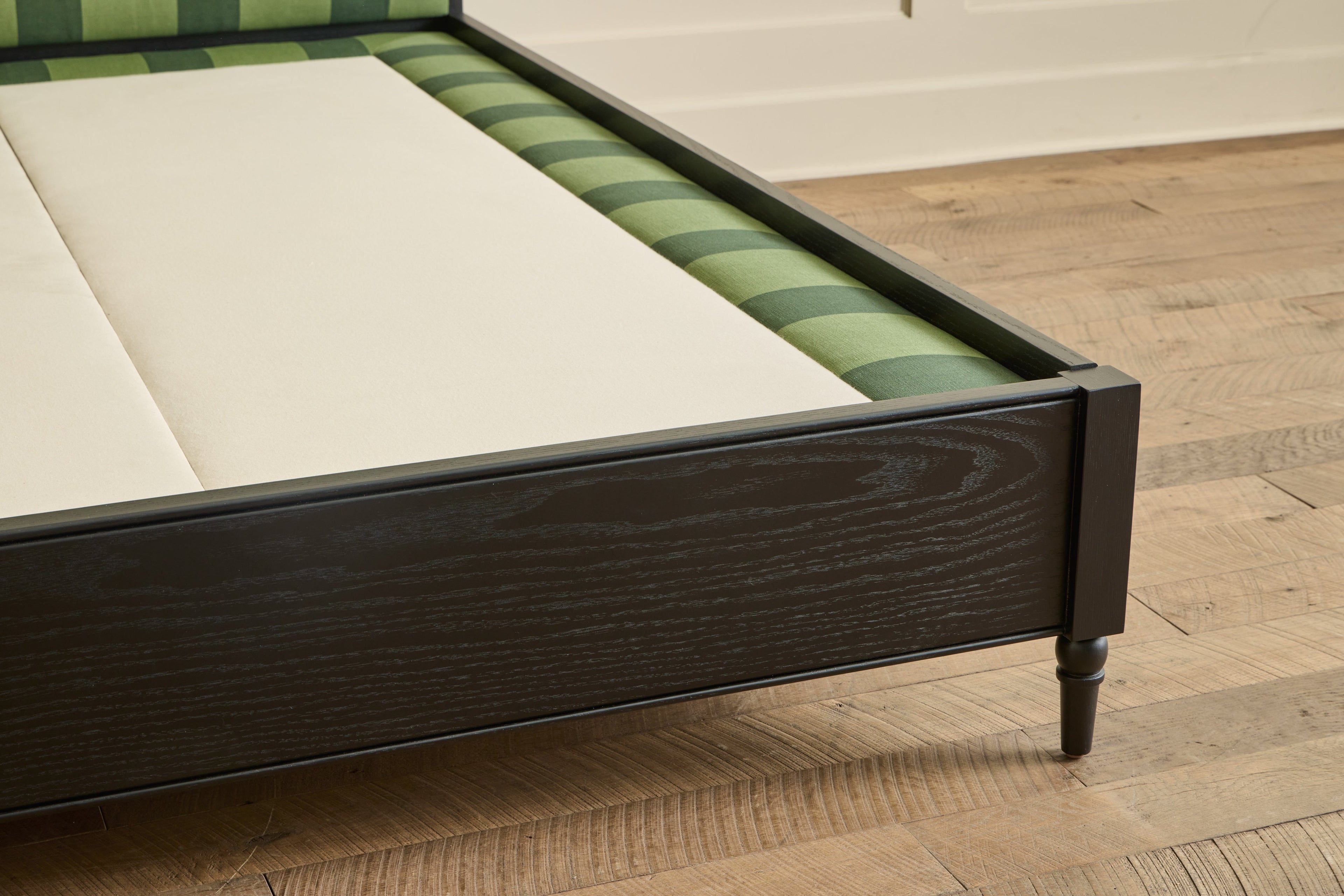 Nicky Kehoe - Curved Bed, Queen