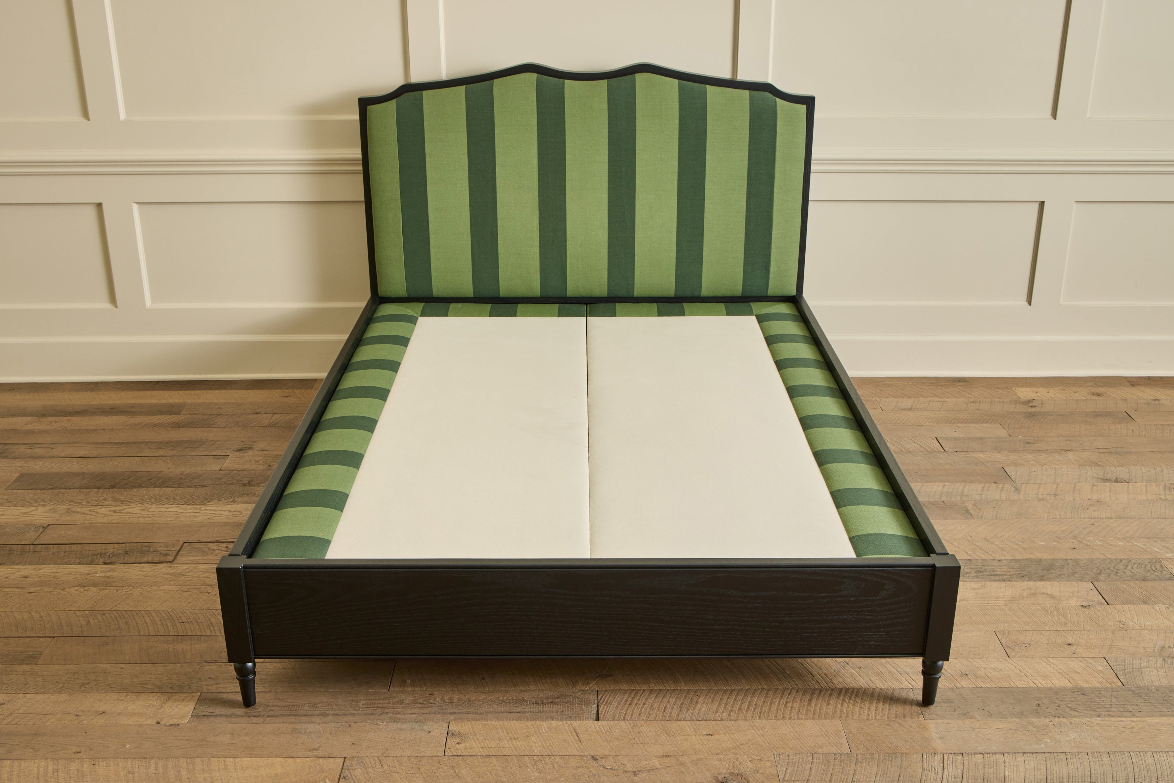 Nicky Kehoe - Curved Bed, Queen