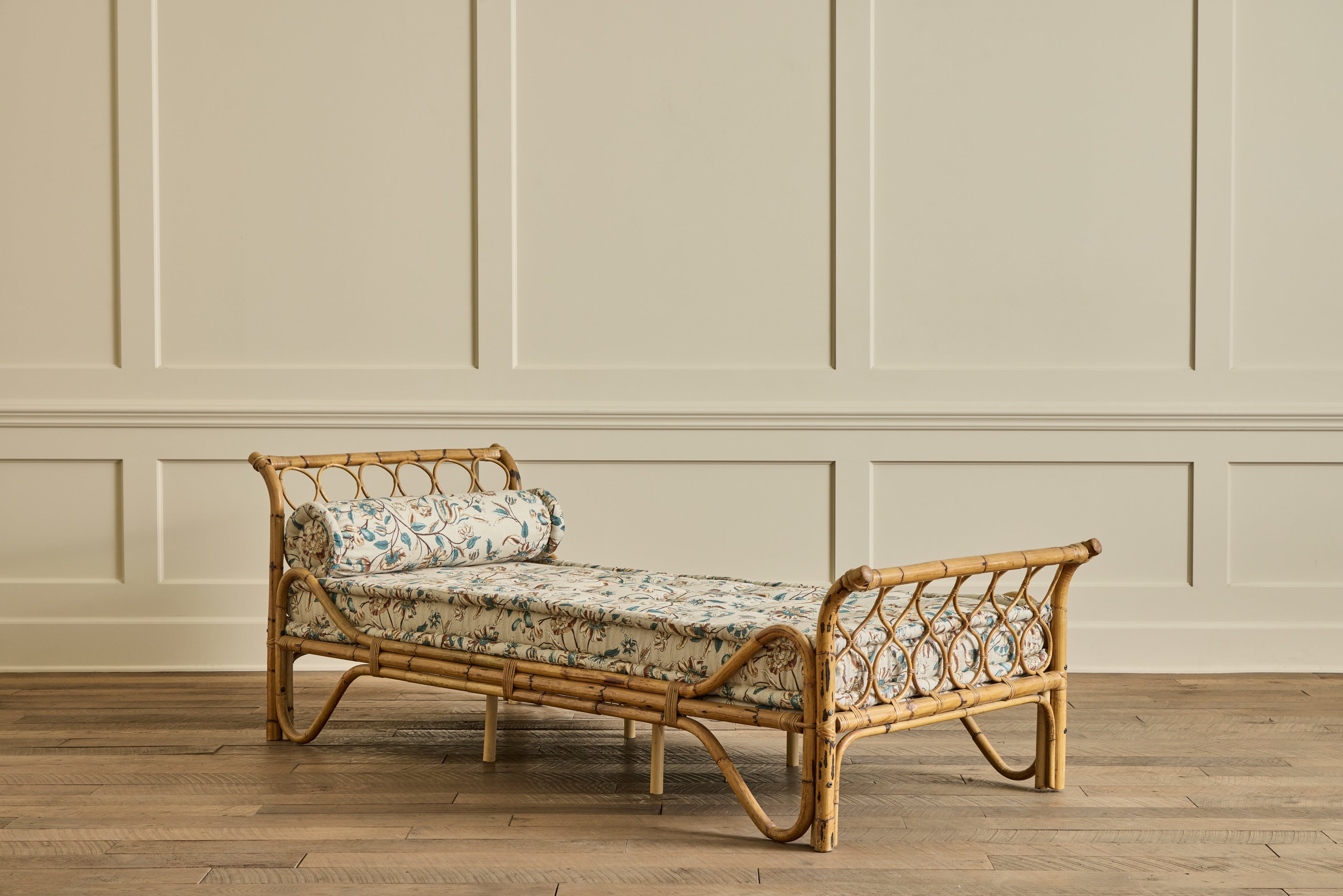 Nicky Kehoe - VTG BAMBOO DAY BED