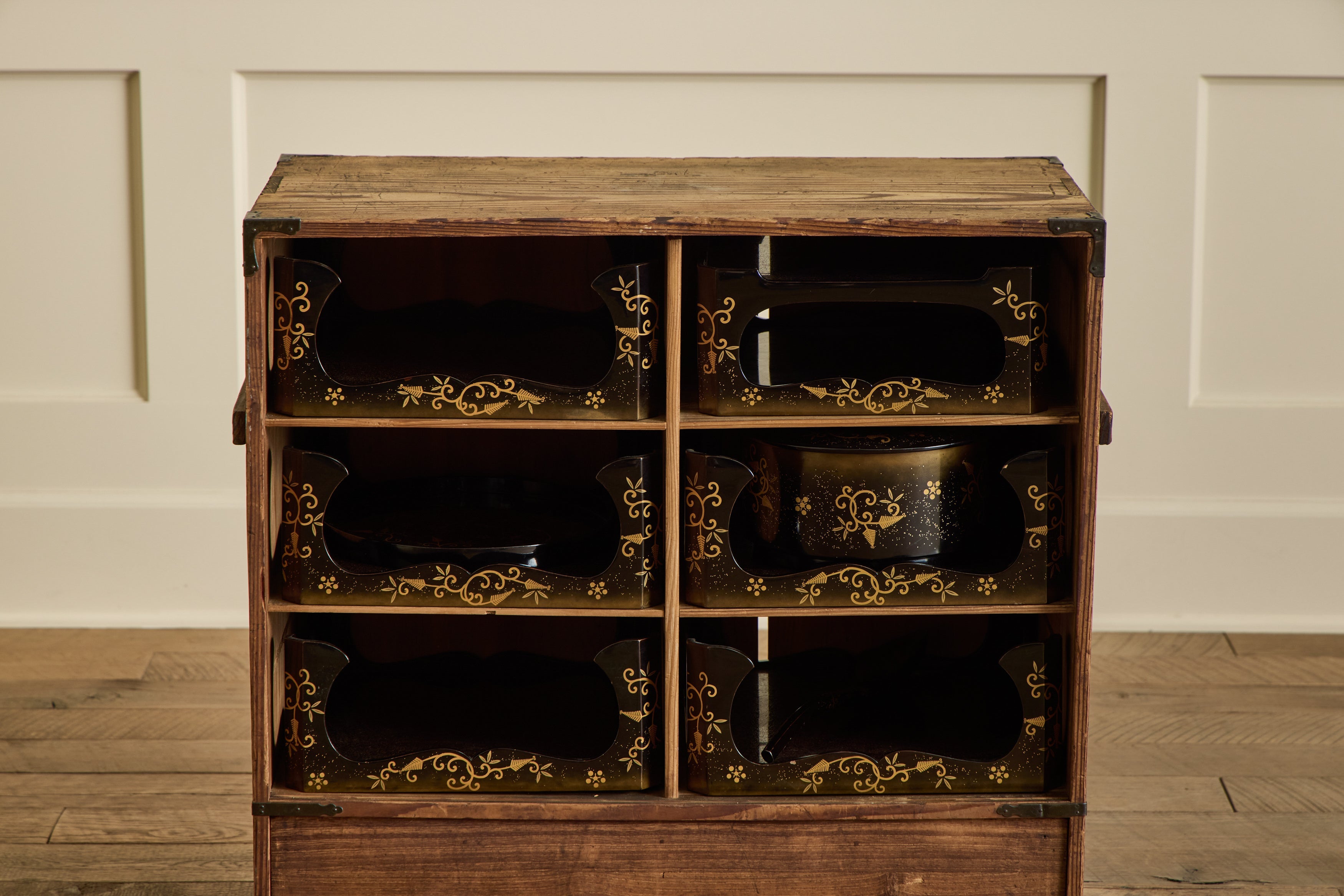 Nicky Kehoe - Japanese Lacquered Tray Box