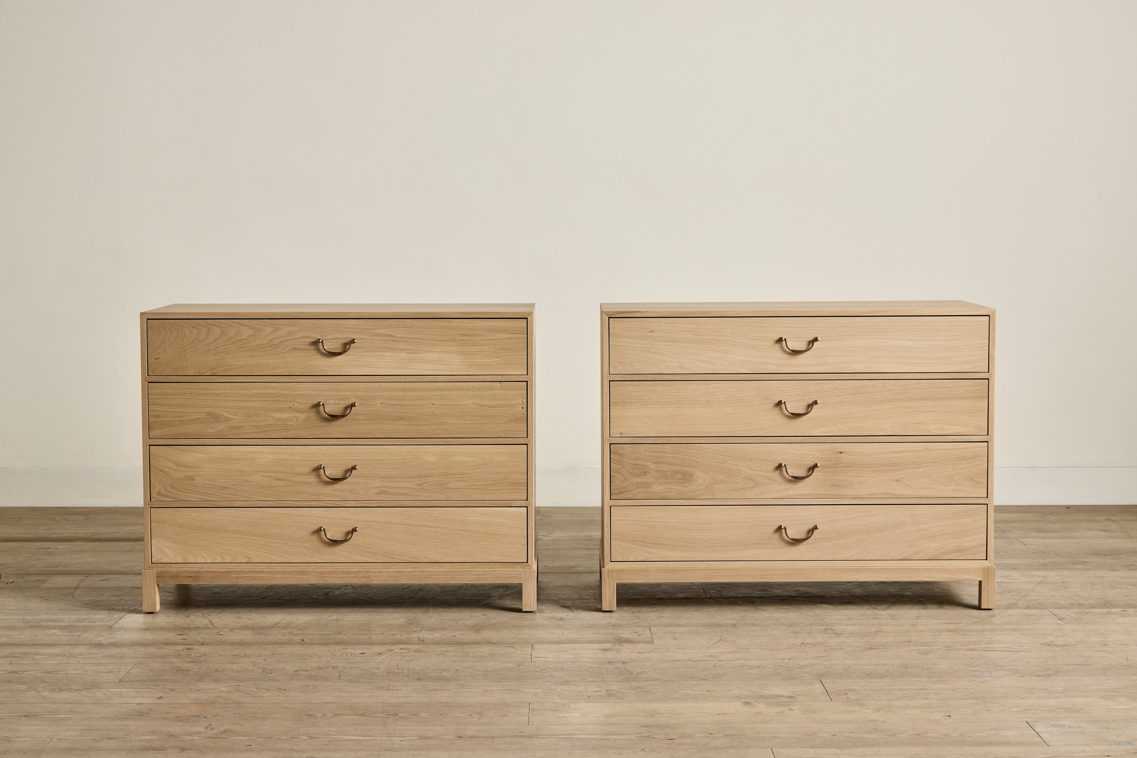 Nicky Kehoe - Campaign Dresser, 42"