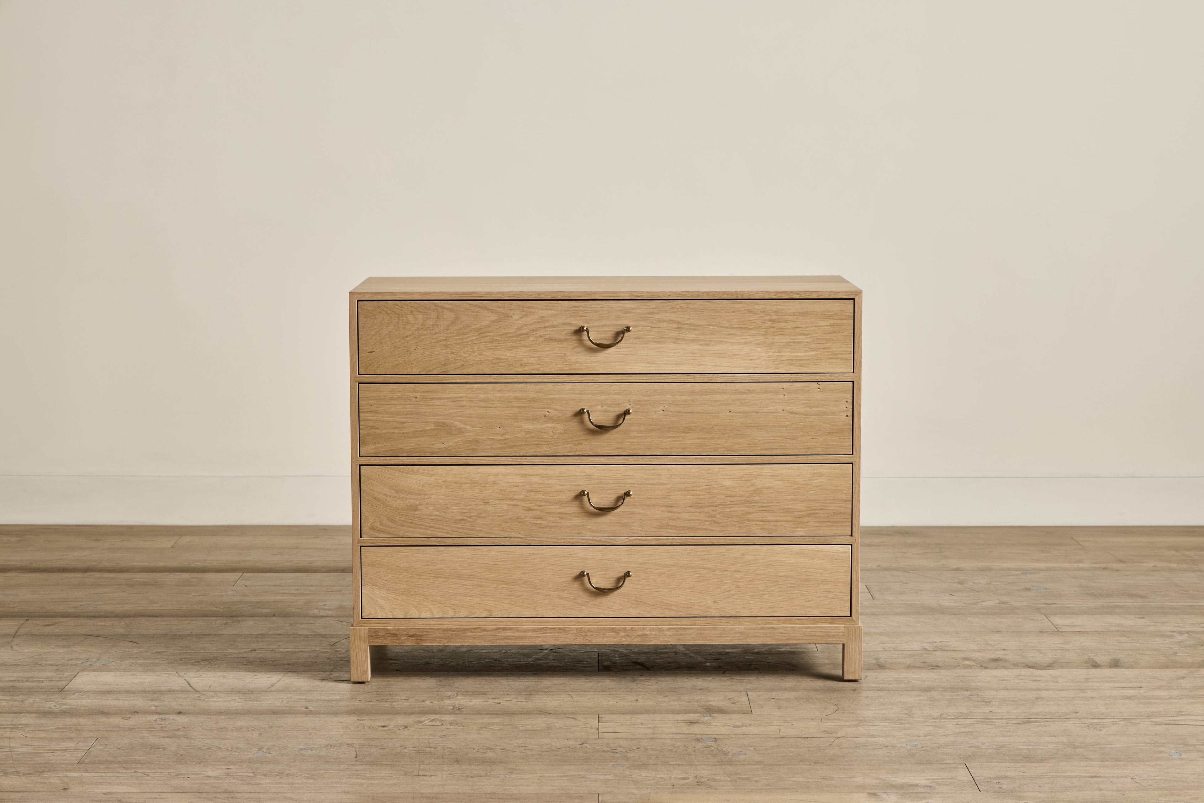 Nicky Kehoe - Campaign Dresser, 42"