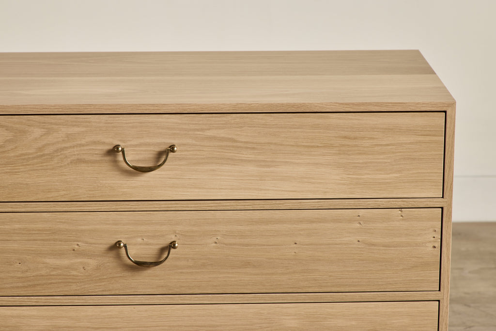 Nicky Kehoe - Campaign Dresser, 42"