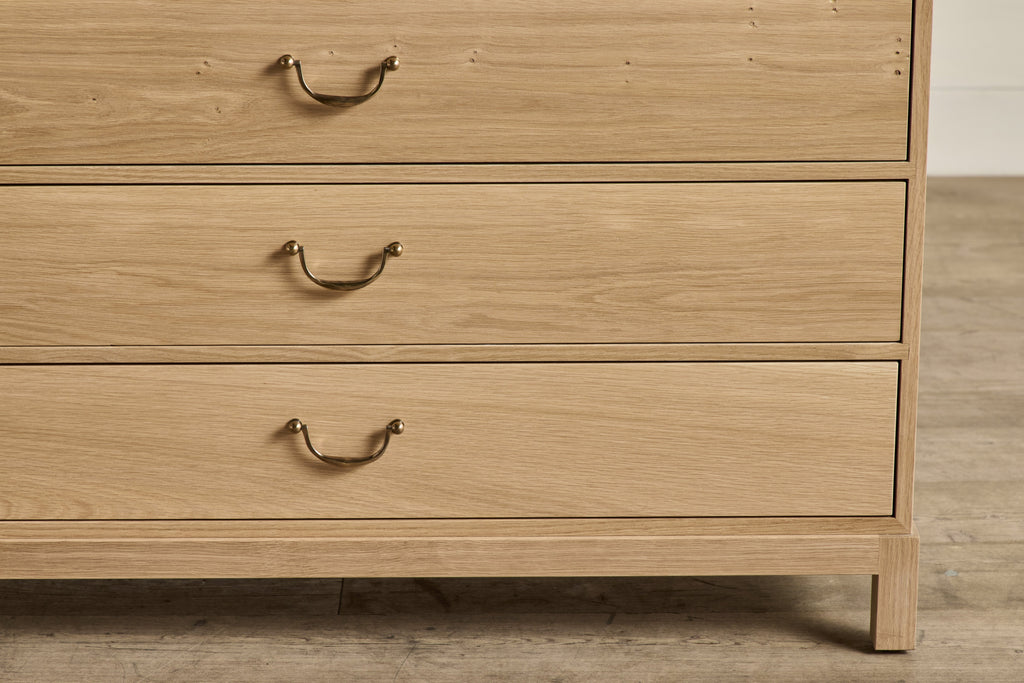 Nicky Kehoe - Campaign Dresser, 42"