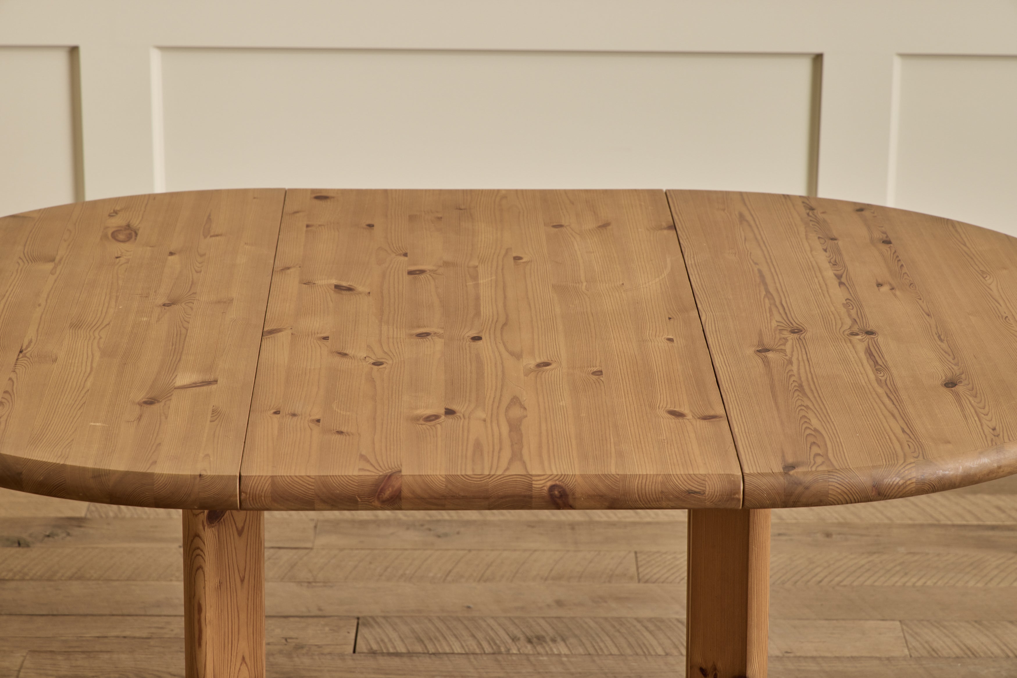 Nicky Kehoe - Daumiller Style Dining Table