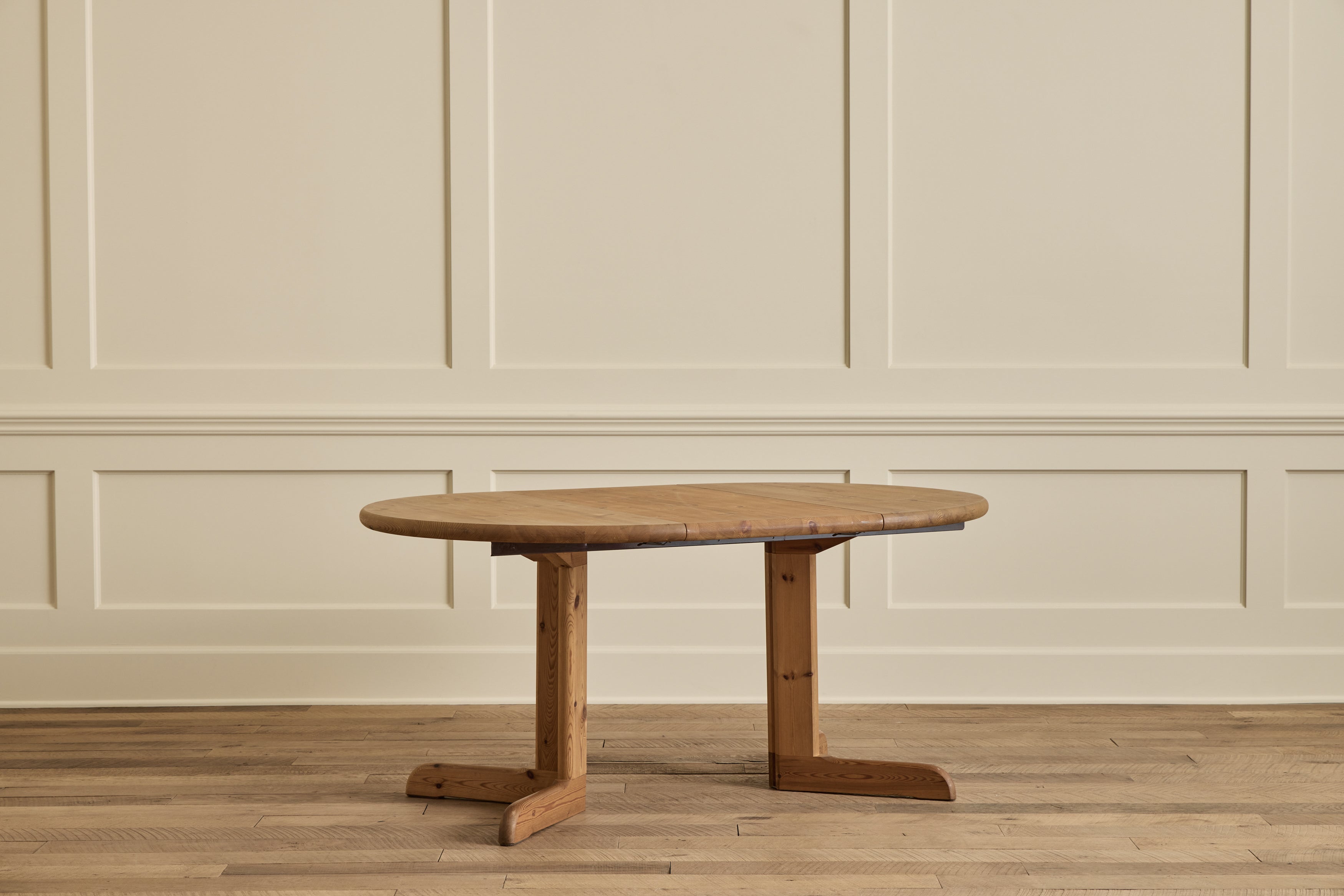 Nicky Kehoe - Daumiller Style Dining Table