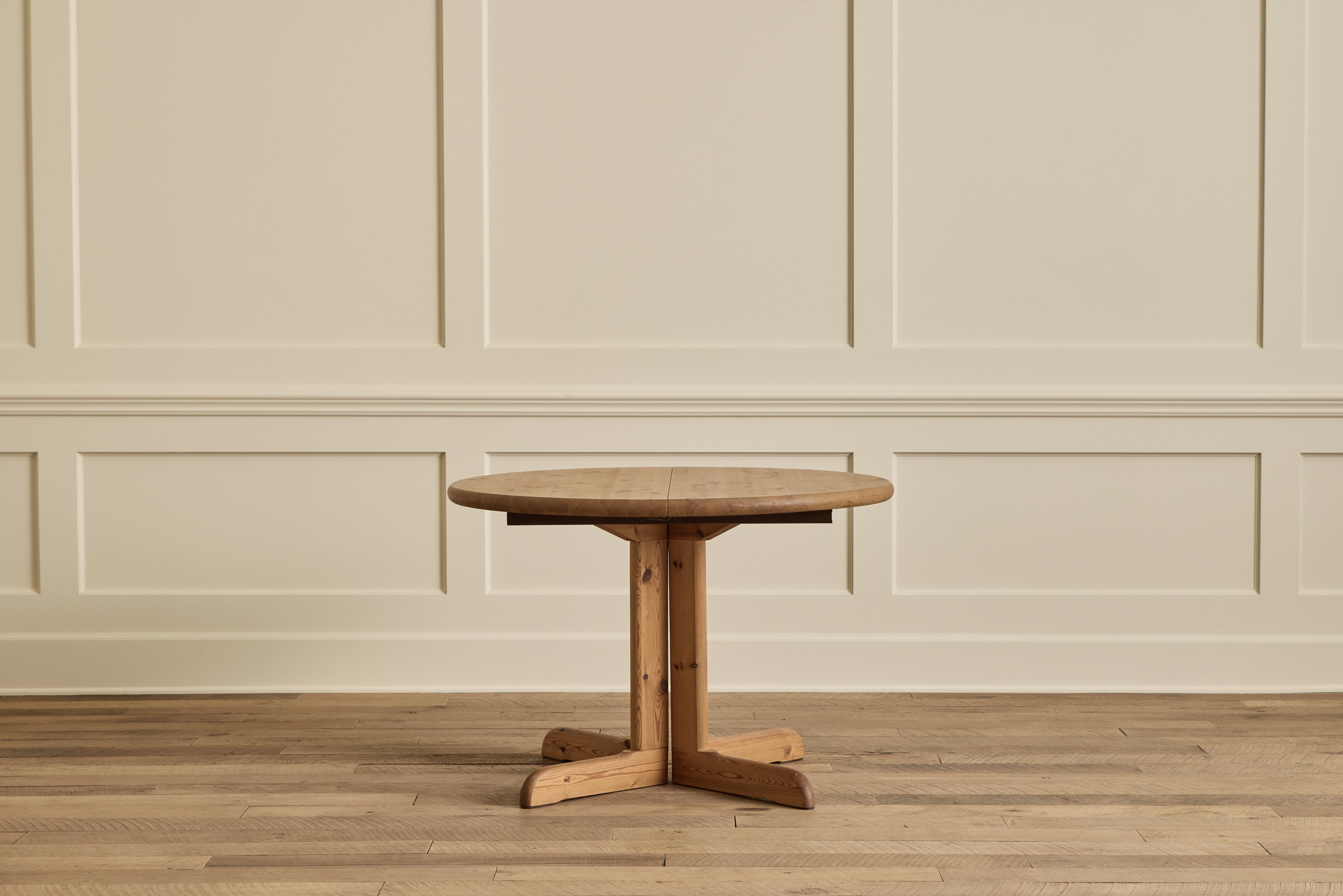 Nicky Kehoe - Daumiller Style Dining Table