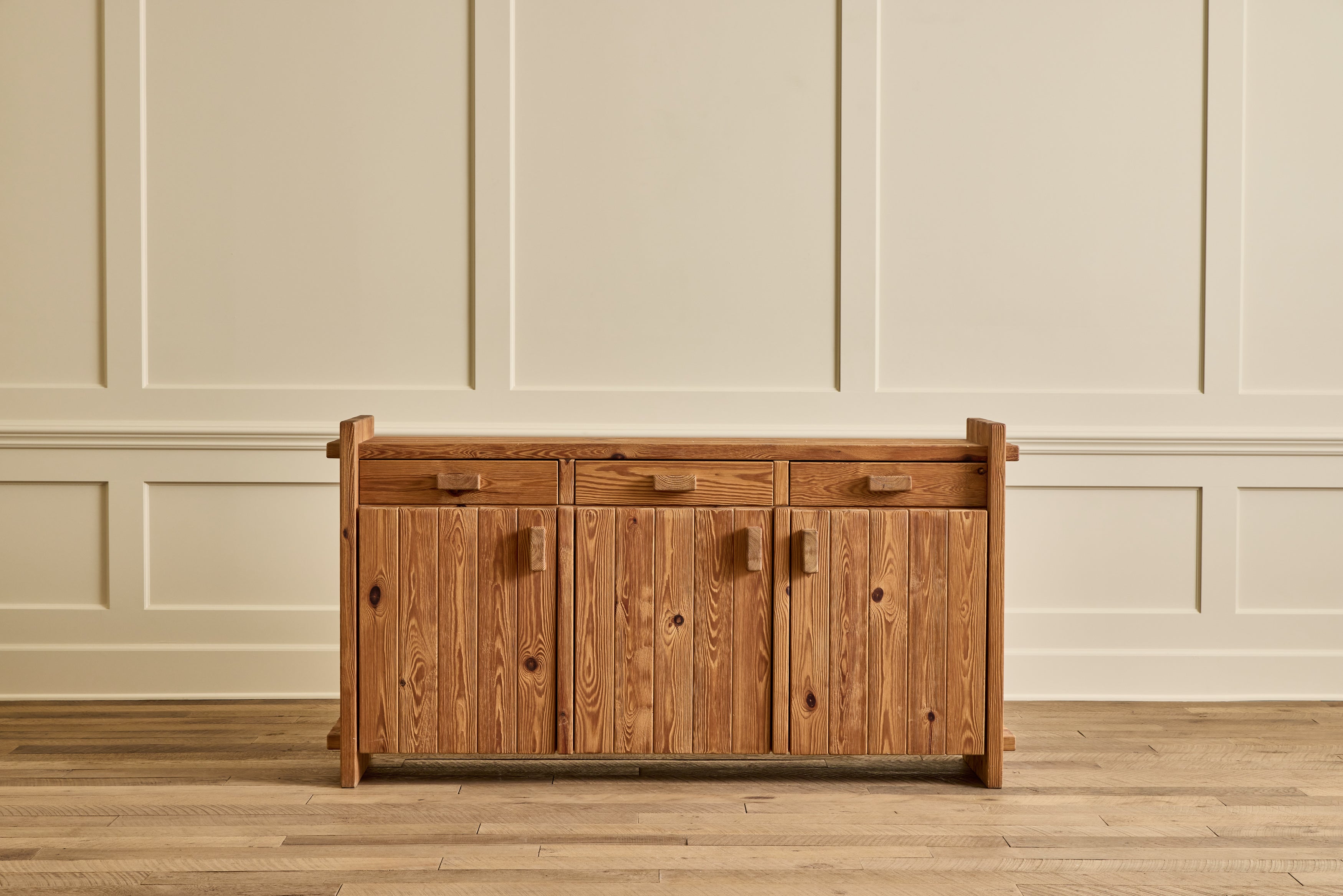 Nicky Kehoe - Hans Frydendal Sideboard