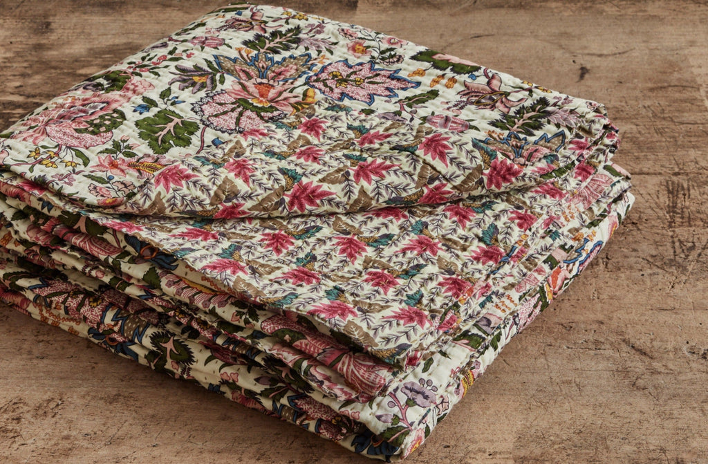 Nicky Kehoe - Bed Cover in Une Perse