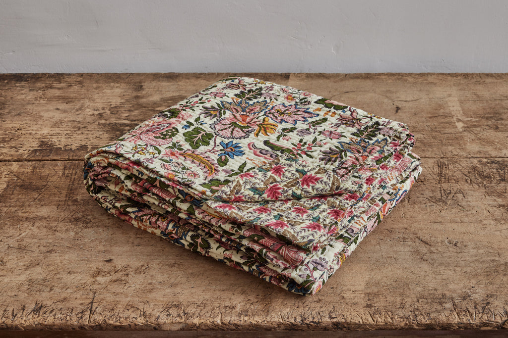 Nicky Kehoe - Bed Cover in Une Perse