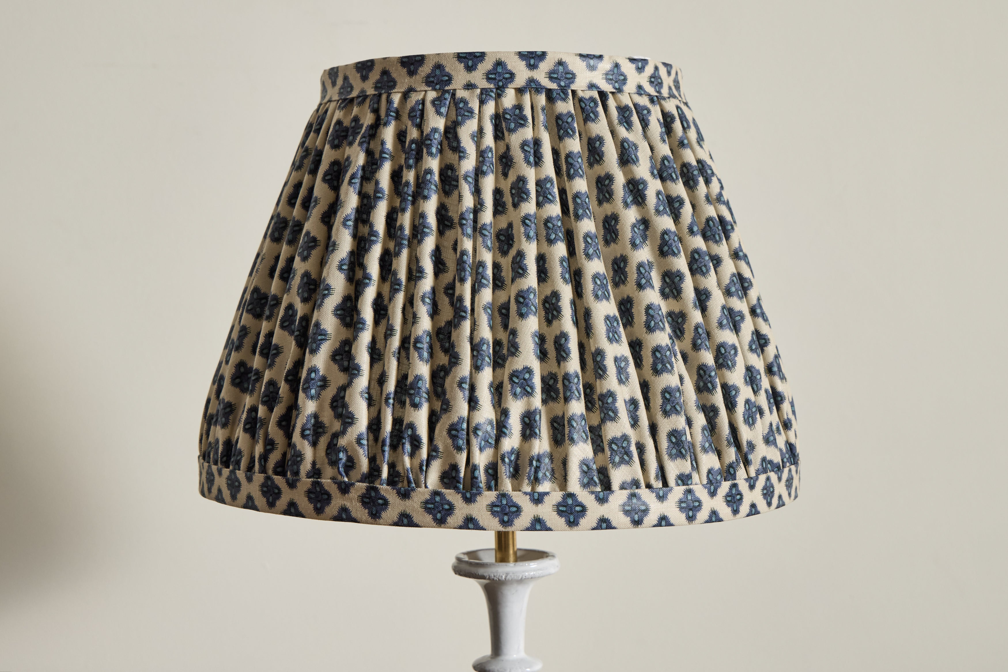 Nicky Kehoe - Lampshade in Howe Woad Knurl