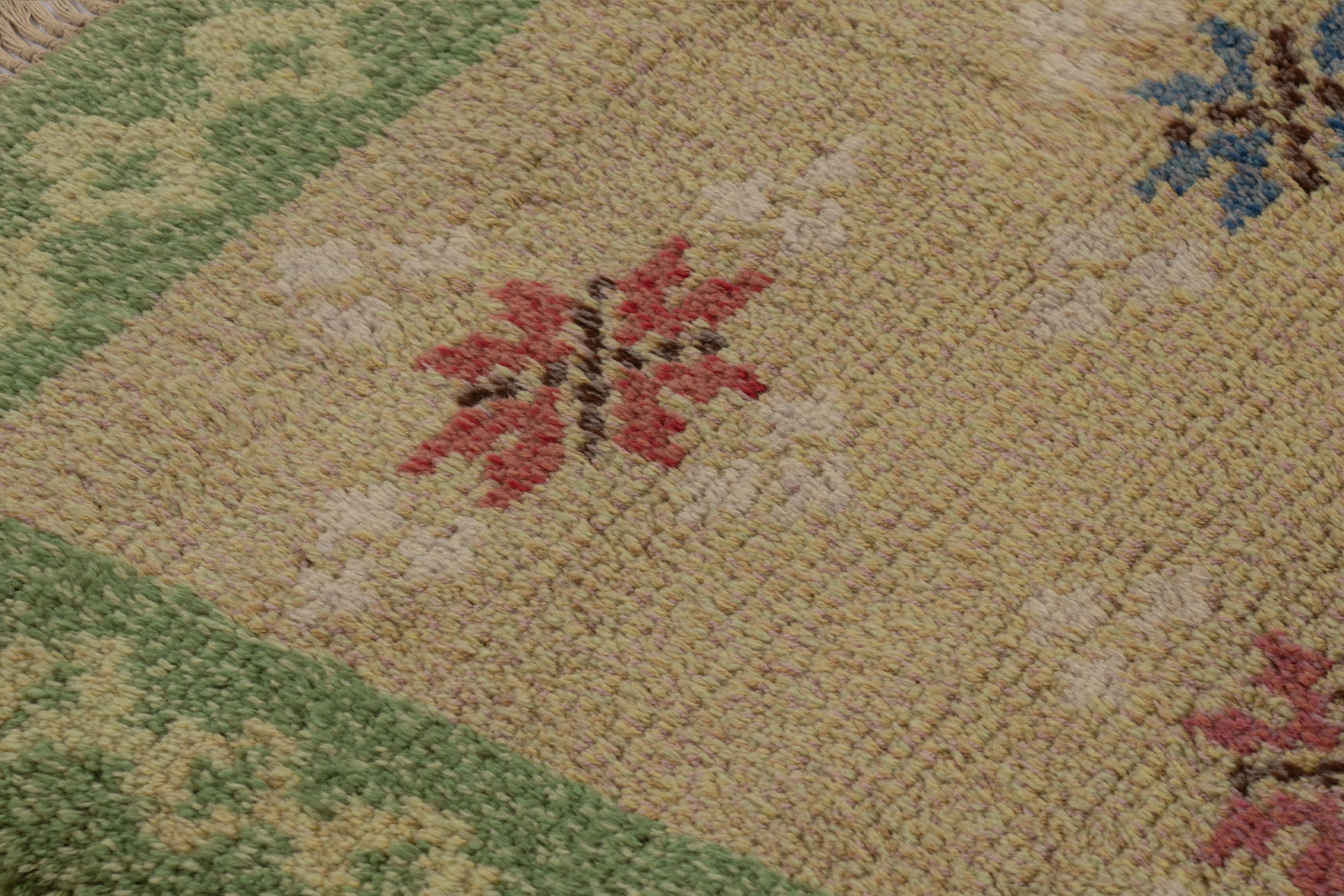 Nicky Kehoe - Tile Swedish Rya Floral Rug 4’9 X 6’6