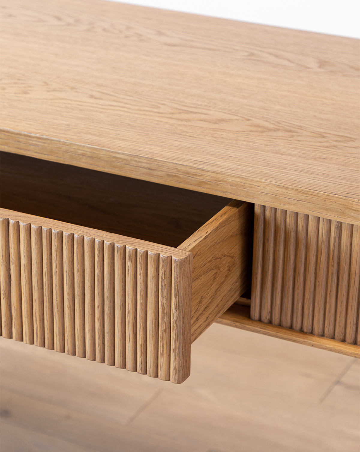 McGee & Co - Pieter Console