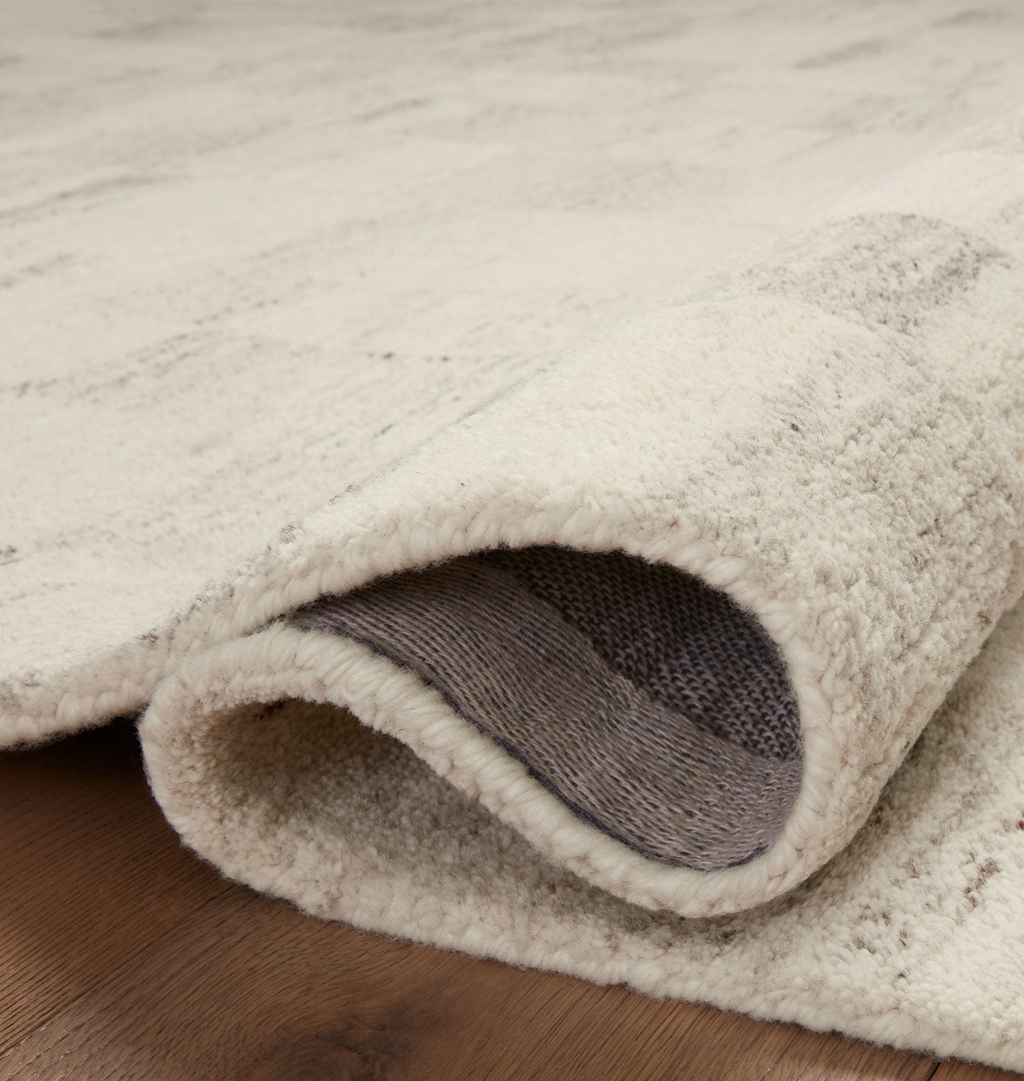 Amber Interiors - Rocky ROC - 01 Ivory / Silver Area Rug
