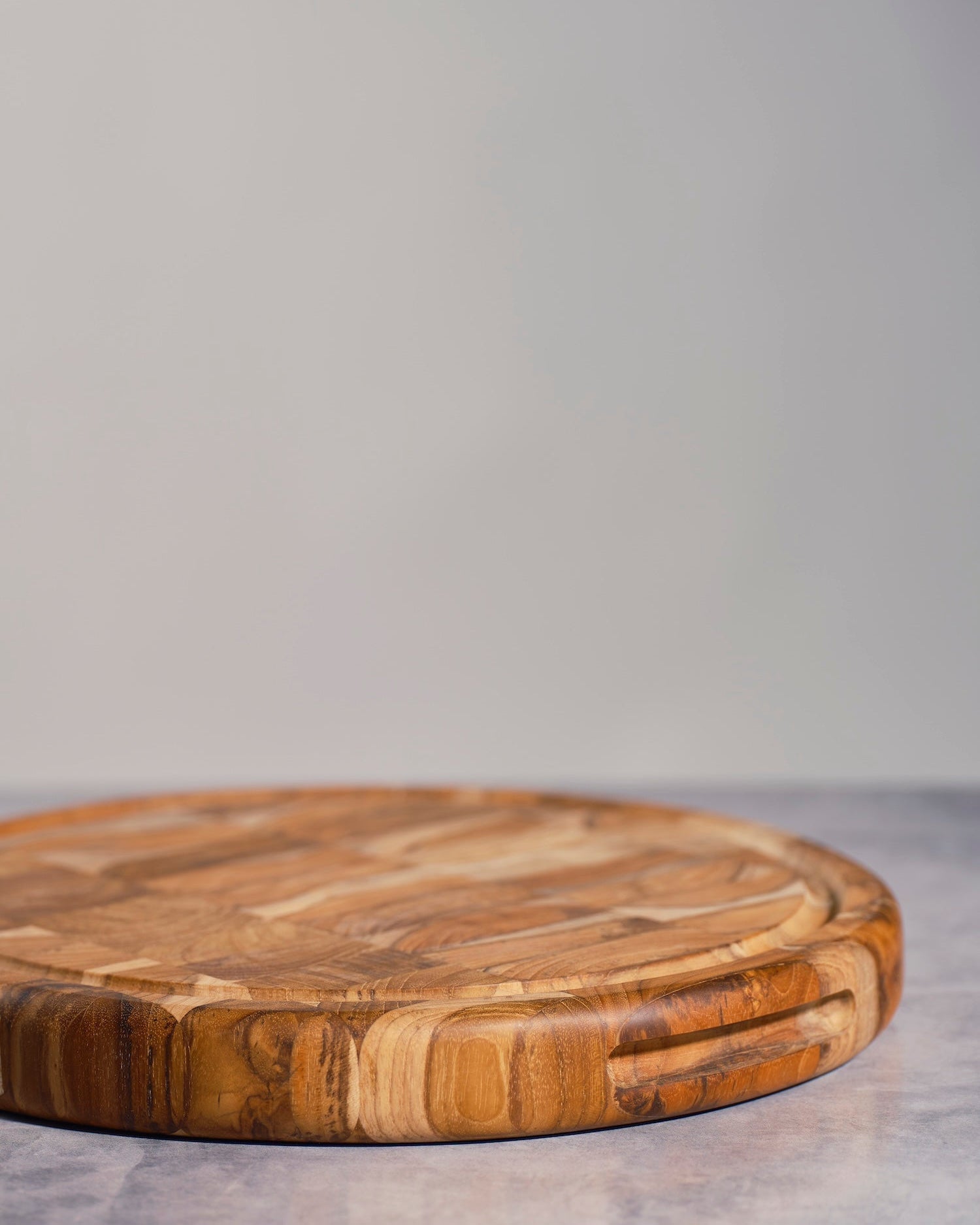 Terra Klay - Round Mosaic Cutting Board in Teak Wood