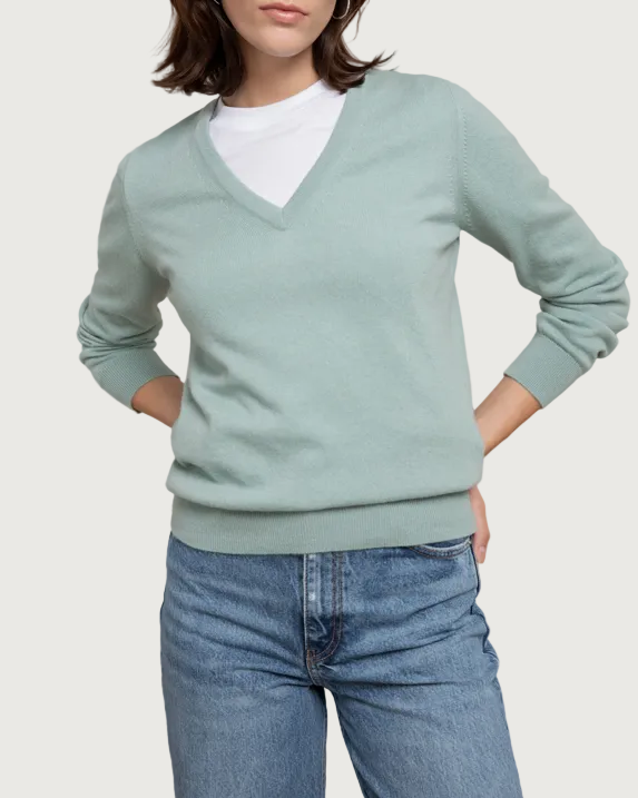 Johnstons of Elgin - Light Green Cashmere V Neck Jumper
