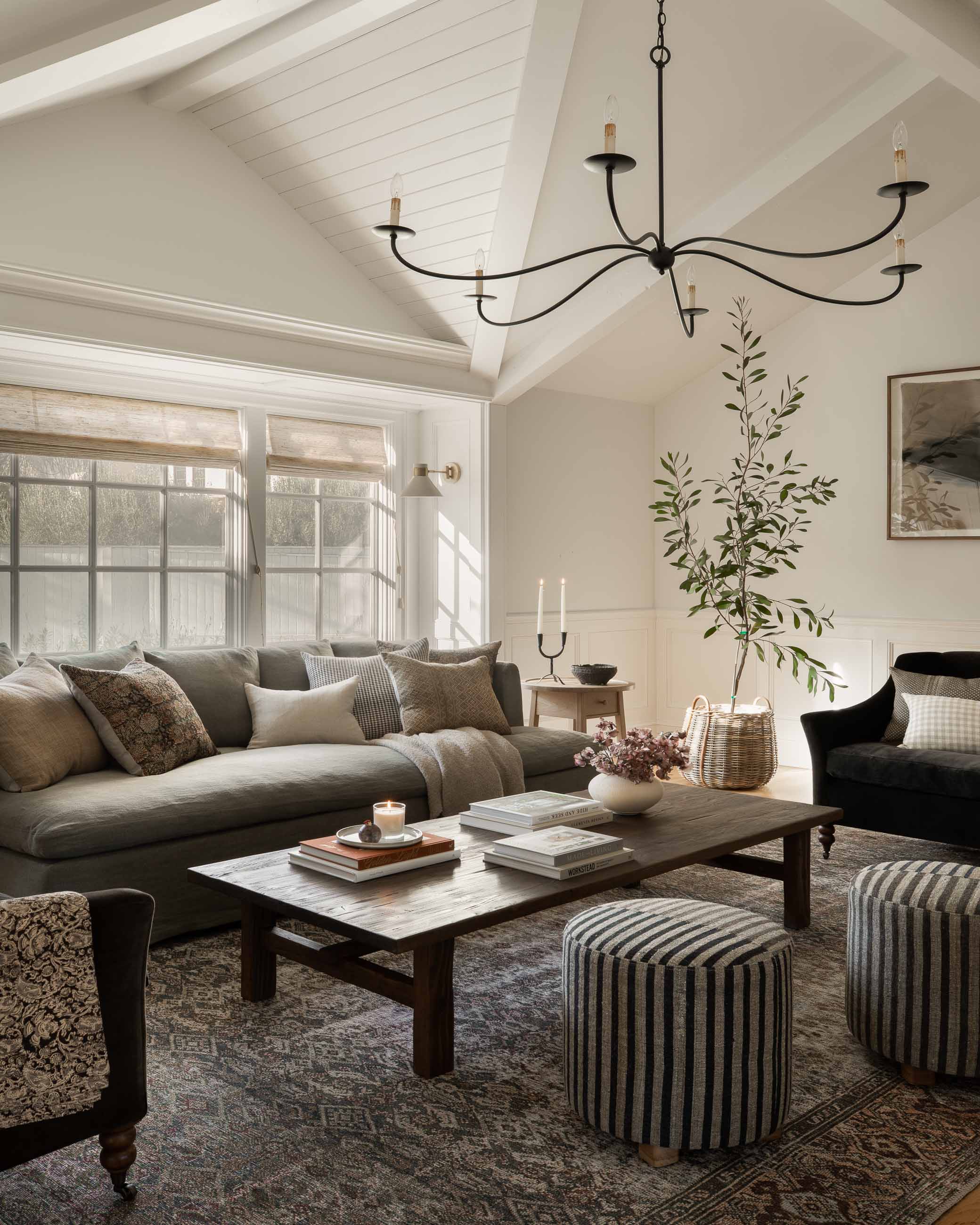 Amber Interiors - Pulpo Black Chandelier