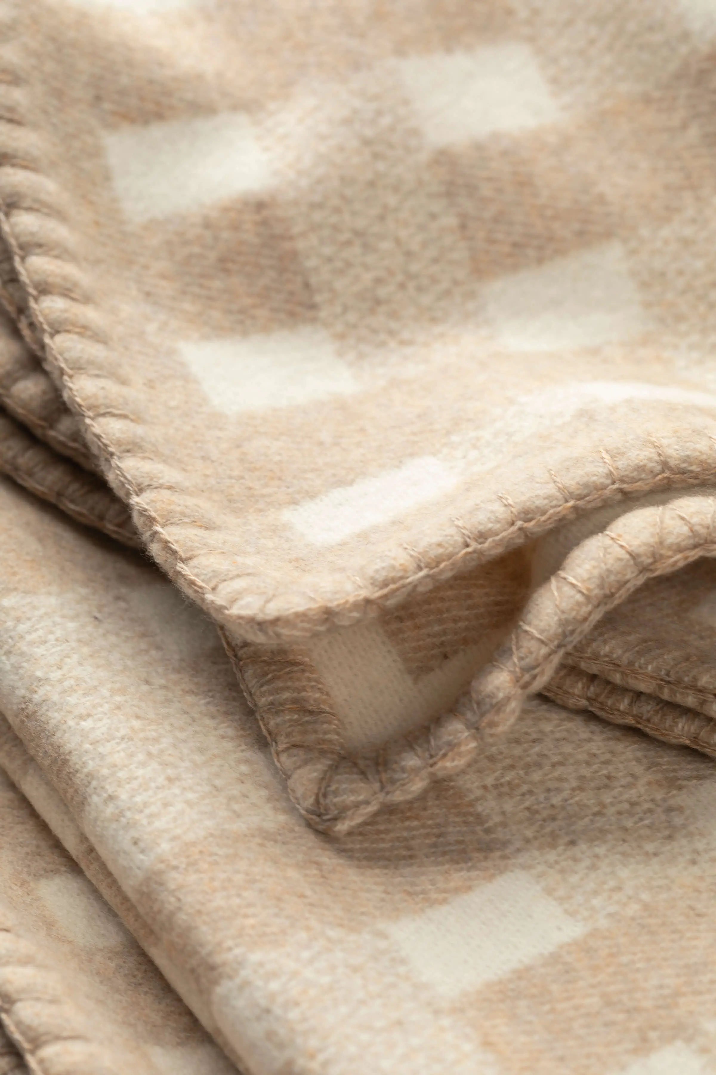 Johnstons of Elgin - Blanket Stitched Basketweave Natural Throw