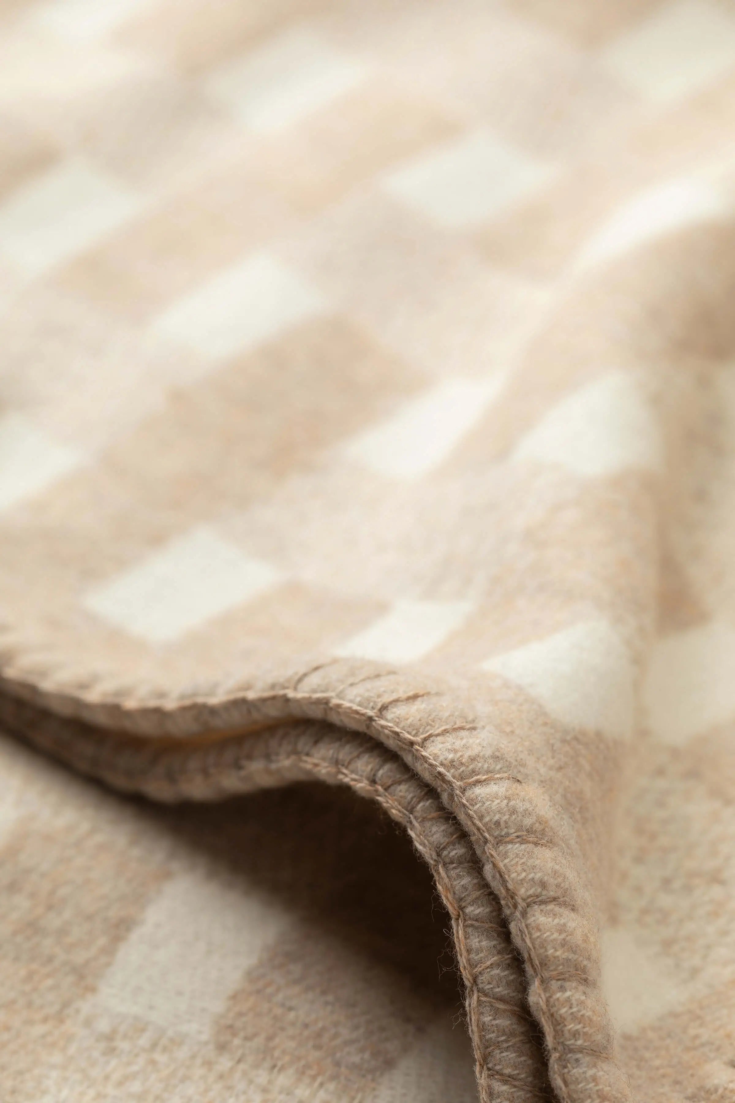 Johnstons of Elgin - Blanket Stitched Basketweave Natural Throw