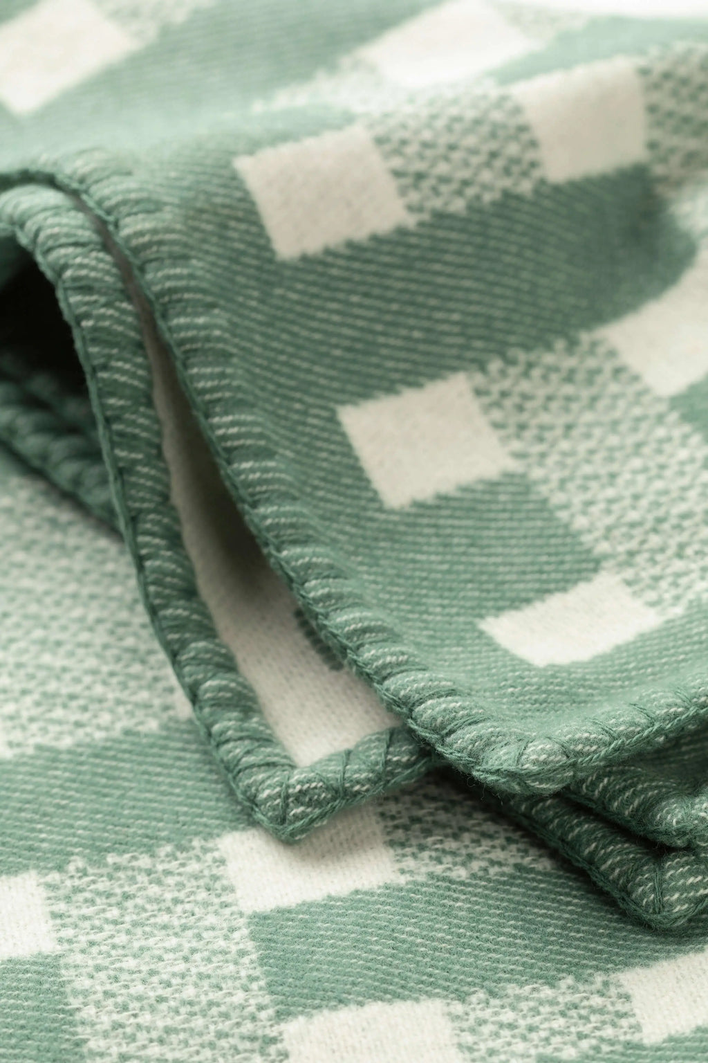 Johnstons of Elgin - Blanket Stitched Basketweave Green Throw
