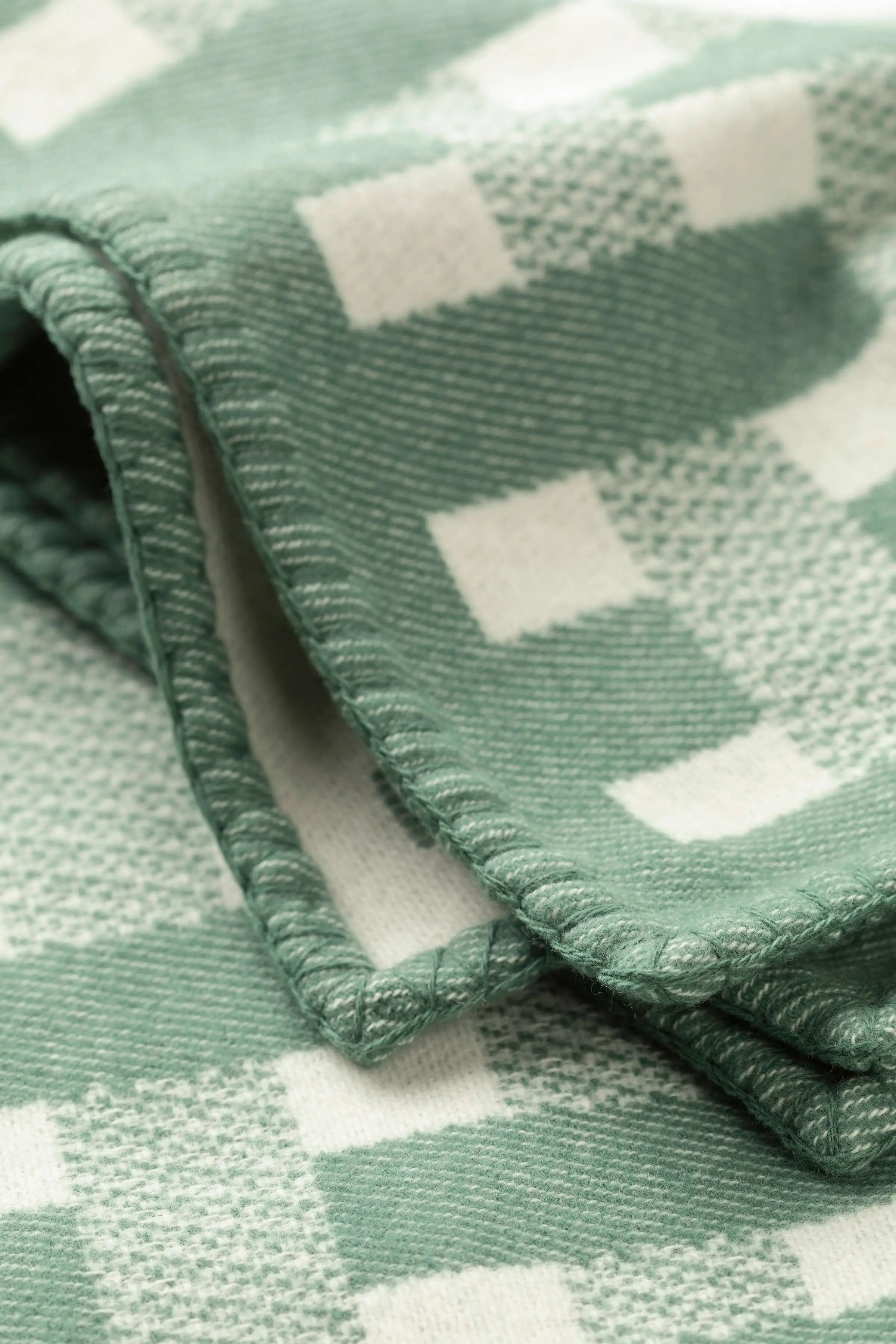 Johnstons of Elgin - Blanket Stitched Basketweave Green Throw