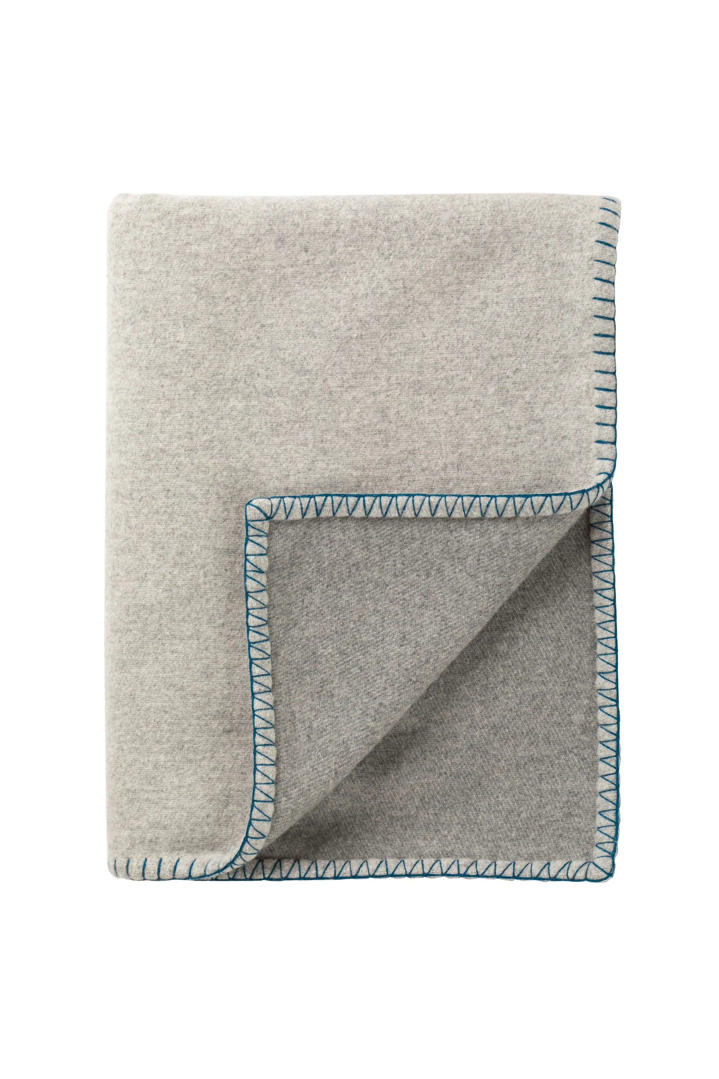 Johnstons of Elgin - Reversible Blanket Stitched Throw in Silver Grey