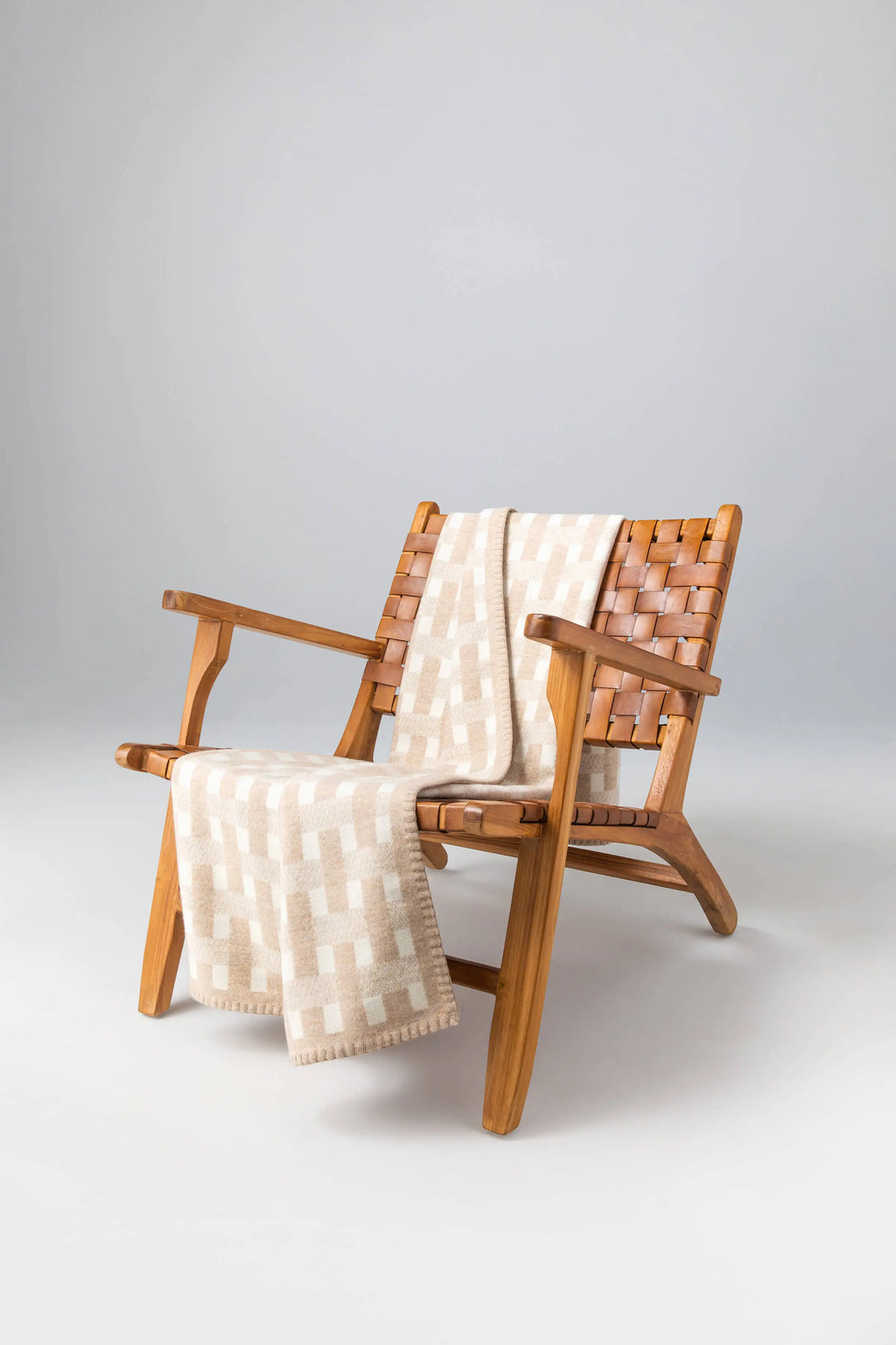 Johnstons of Elgin - Blanket Stitched Basketweave Natural Throw