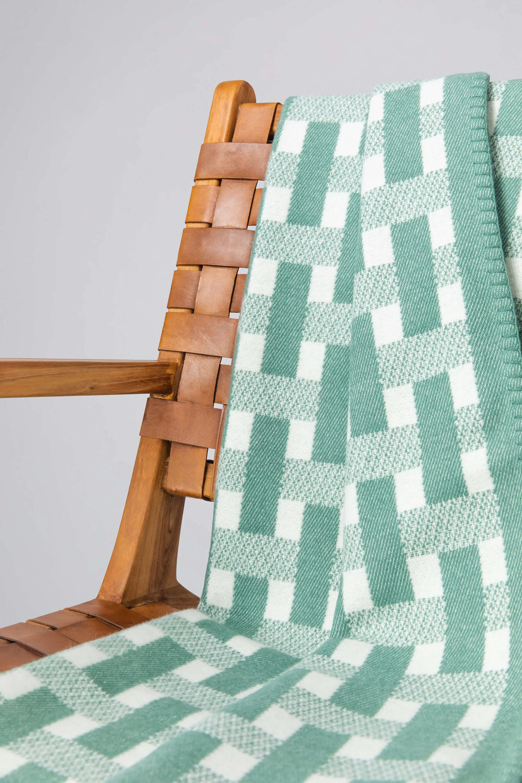 Johnstons of Elgin - Blanket Stitched Basketweave Green Throw