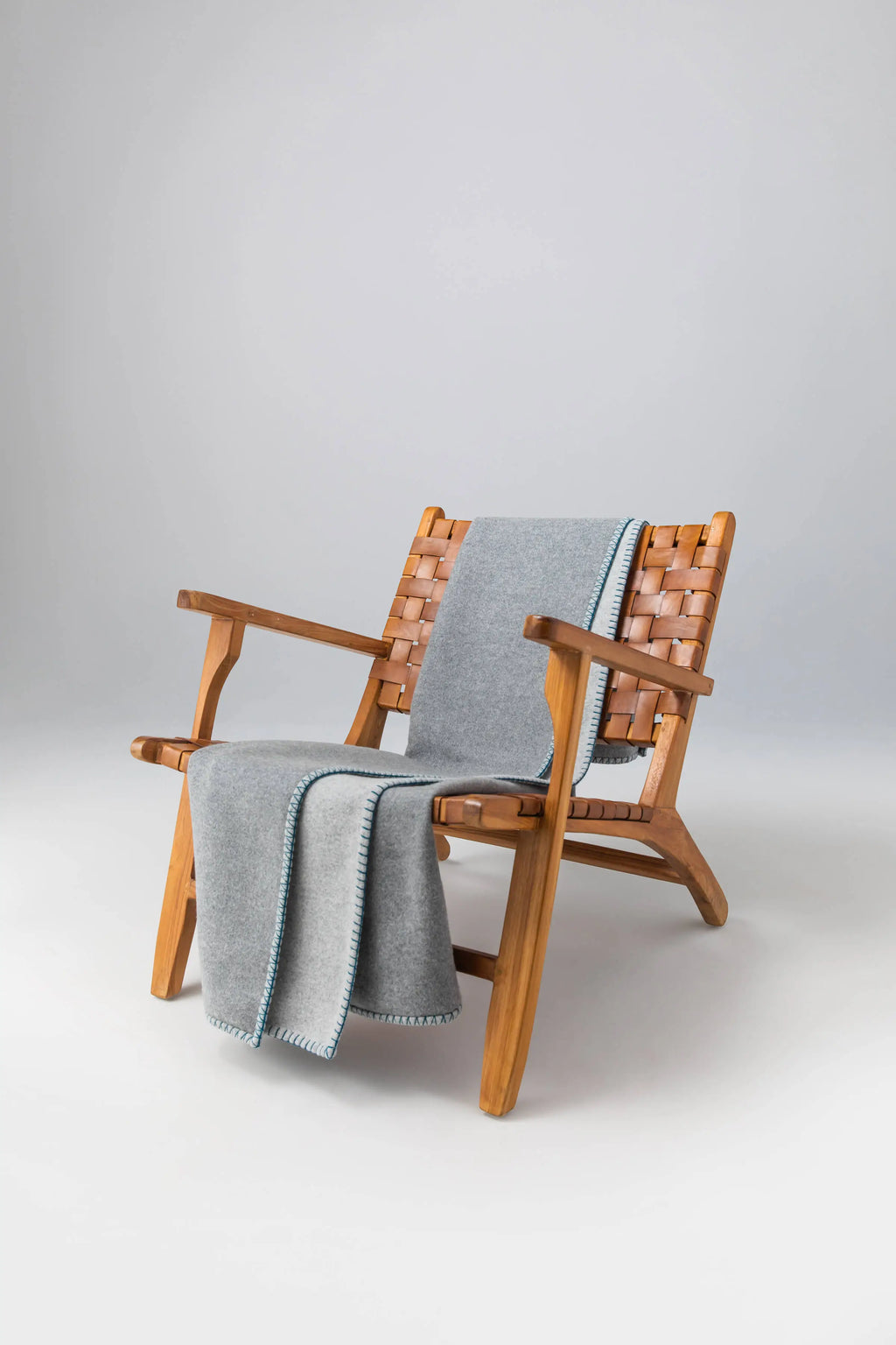Johnstons of Elgin - Reversible Blanket Stitched Throw in Silver Grey