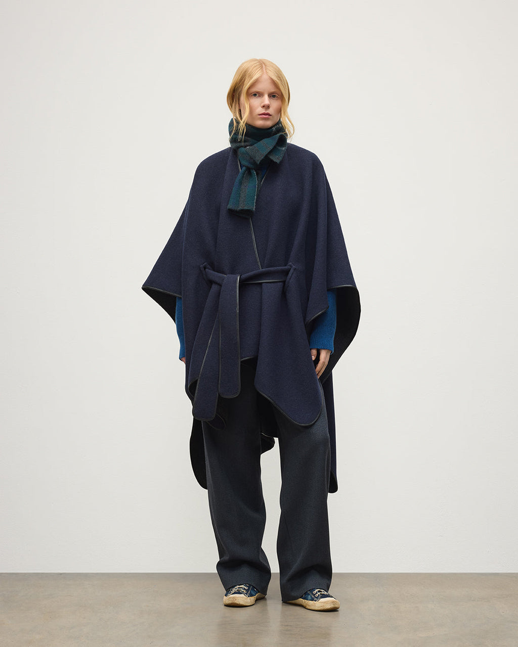 Johnstons of Elgin - Charcoal Belted Cape with Leather Binding